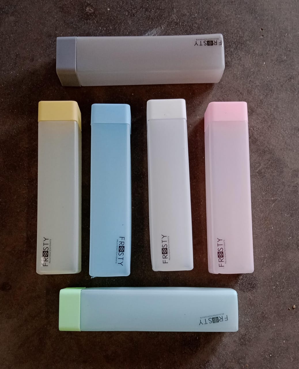 बड़ी क्षमता वाली प्लास्टिक की पानी की बोतल | ऑफिस की बोतल | जिम की बोतल | घर | रसोई | लीकप्रूफ और BPA मुक्त पेय की बोतल | स्क्वायर वाटर ड्रिंक जूस बोतल चौड़े मुंह वाली BPA मुक्त लीक-फ्री हल्की (1 पीस / मिक्स रंग / 1000 एमएल लगभग)