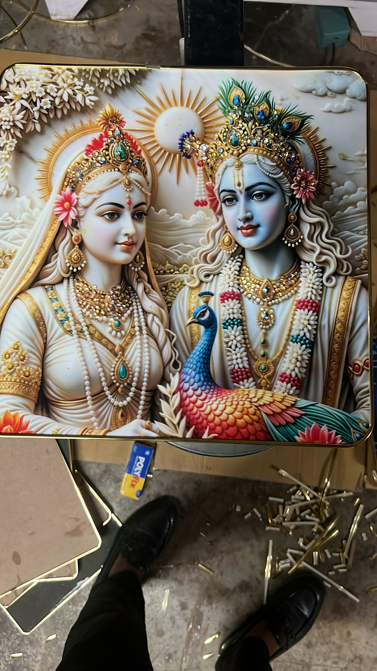 Side view showing rounded edges of Radha Krishna art frame