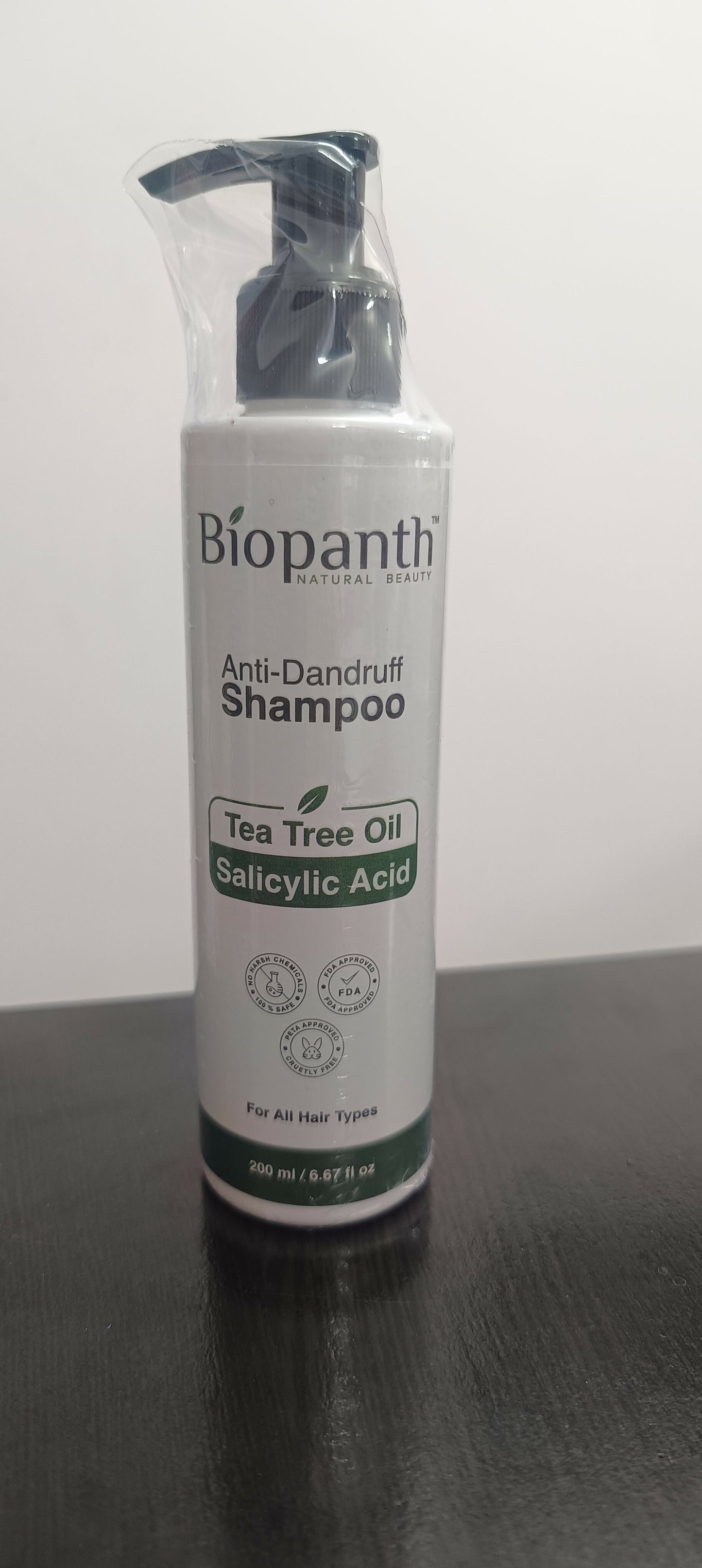 Herbal anti dandruff shampoo with natural ingredients for healthy hair