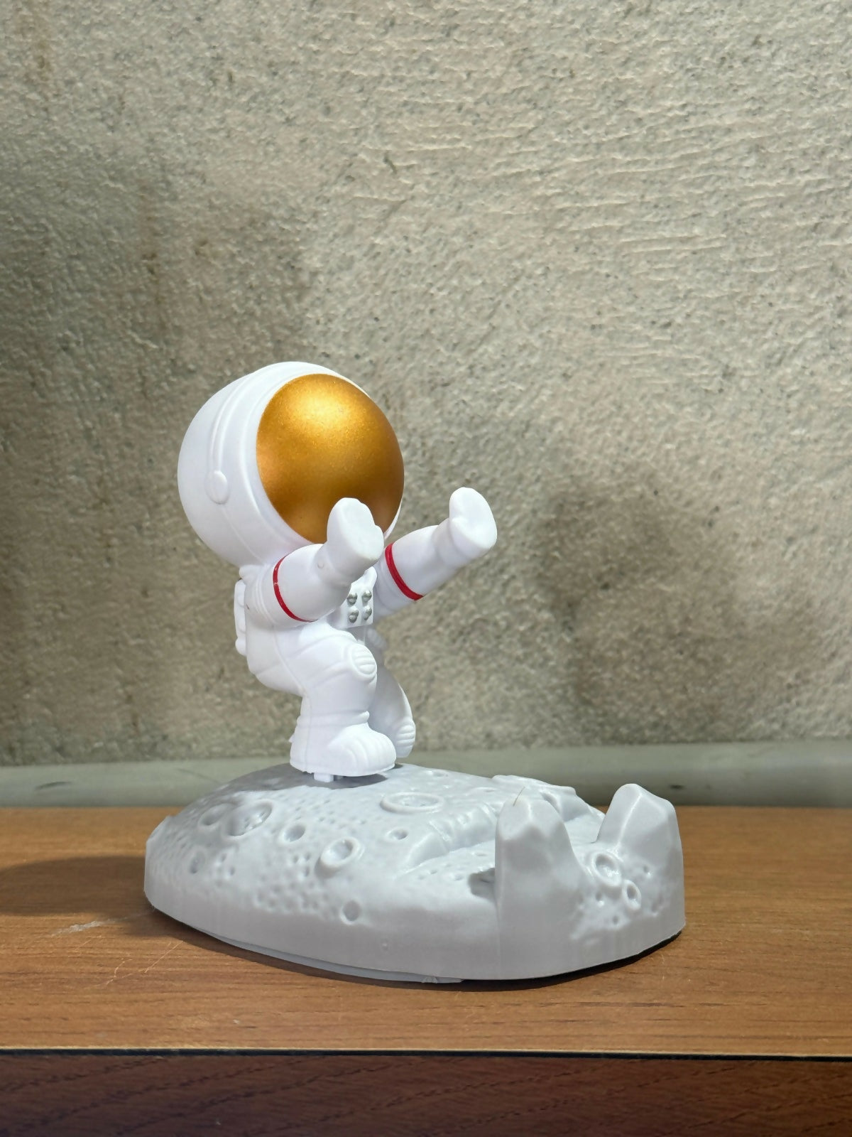 Cute Astronaut Mobile Phone Holder Stand for Desk | Creative Space Decor