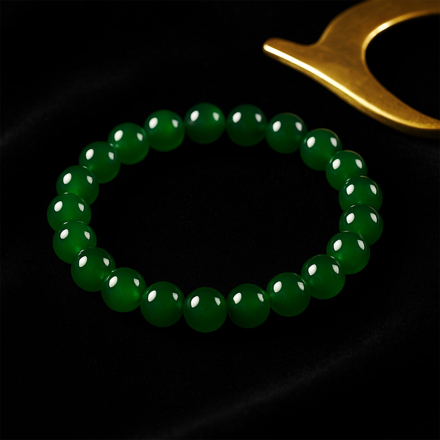 Elegent Green Bead Bracelet With Air-Tight Display Box