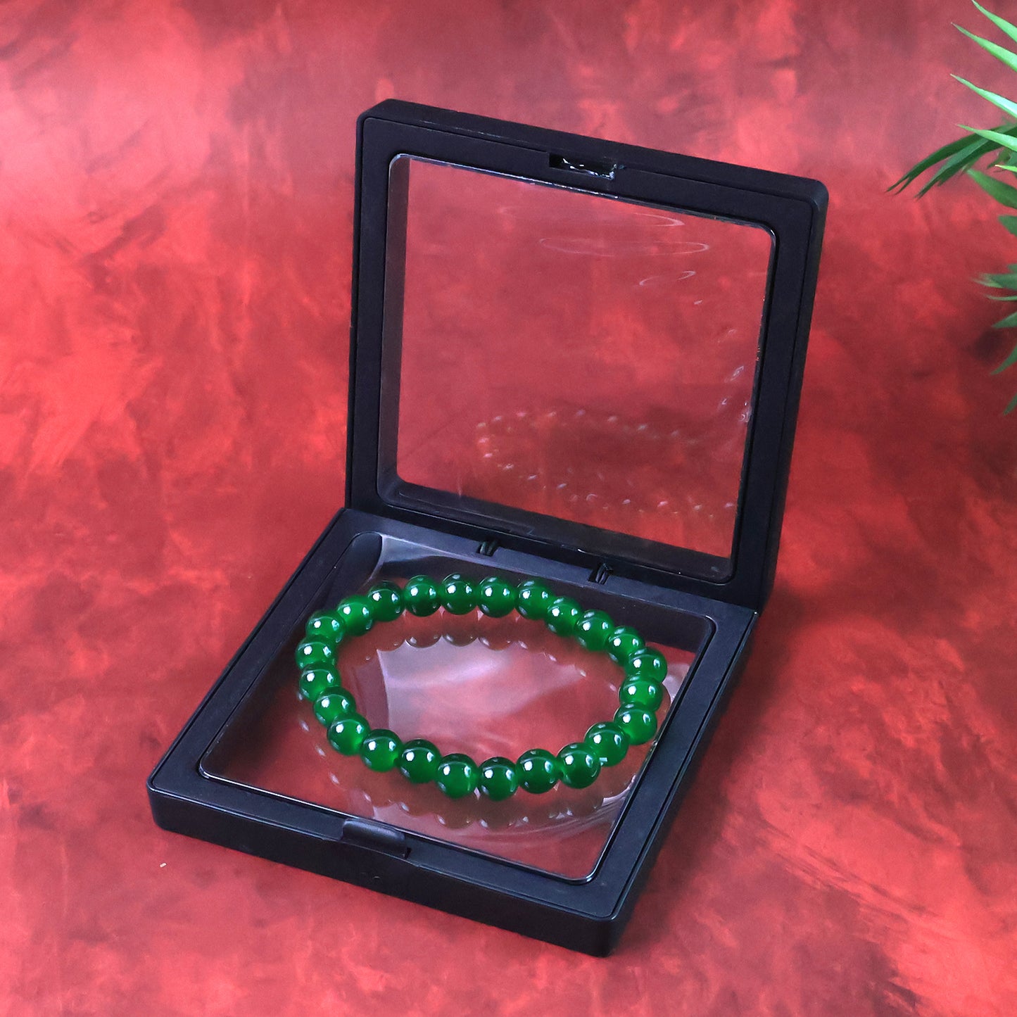 Elegent Green Bead Bracelet With Air-Tight Display Box