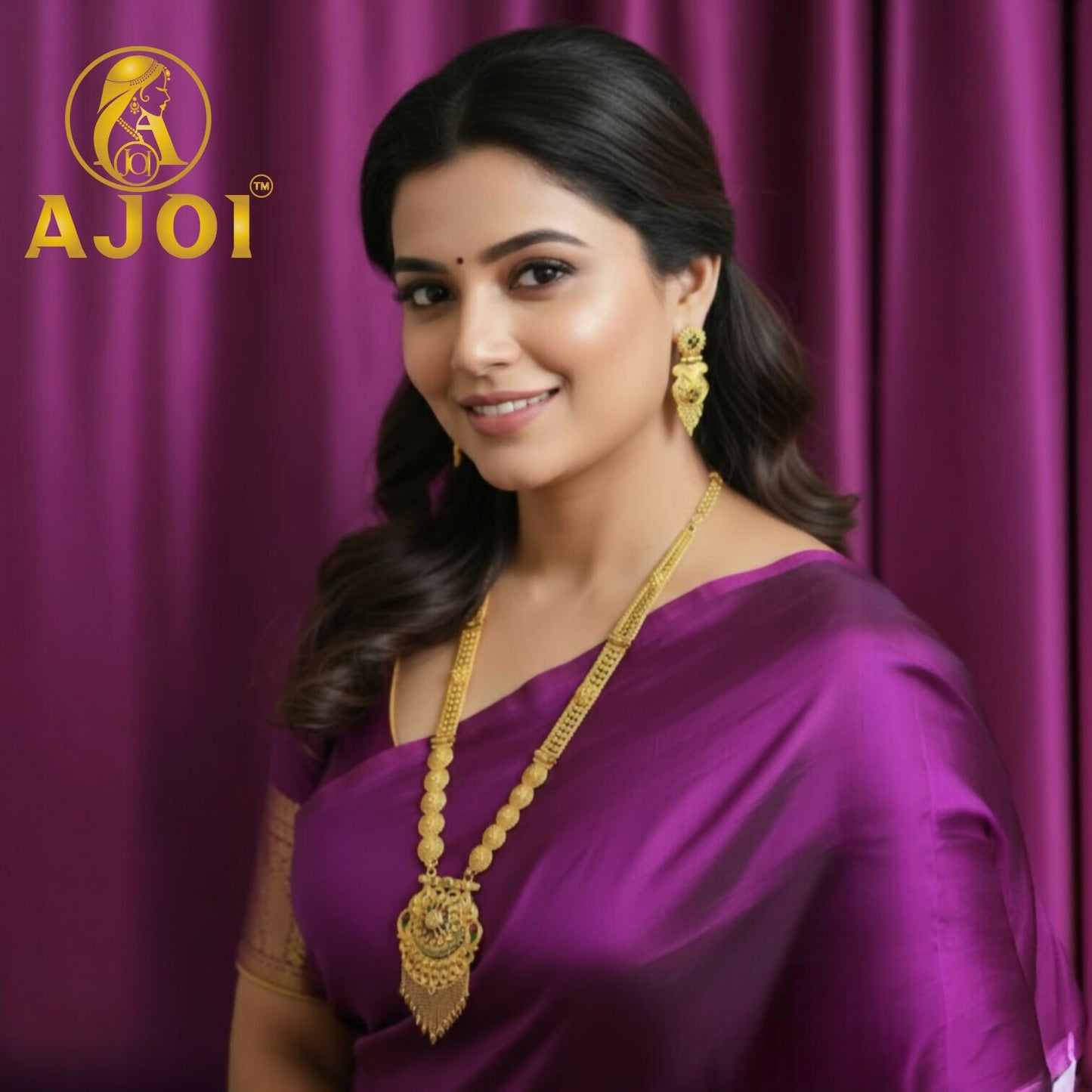 Close-up of the ornate detailed pendant in Royal Glow long necklace set