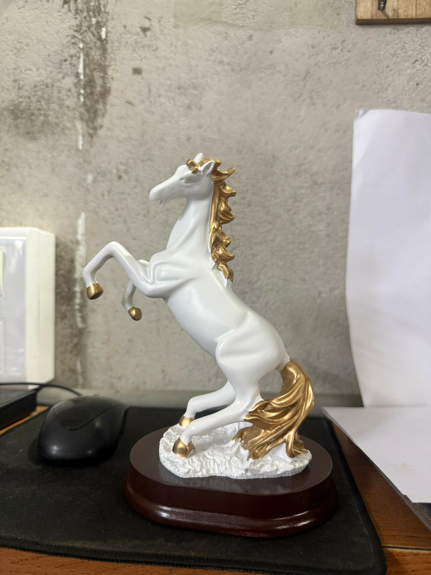 White Elegant Horse Showpiece Statue for Home Decor Tabletop