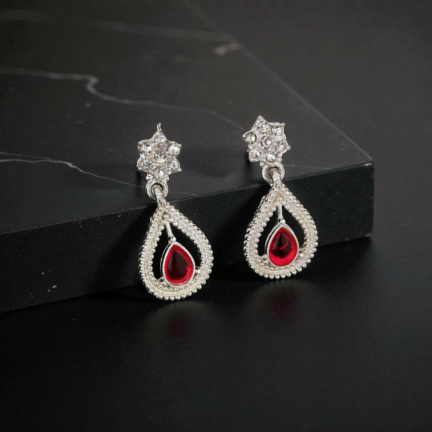 Rustic Oxidized Silver Emerald Scallop Choker Set