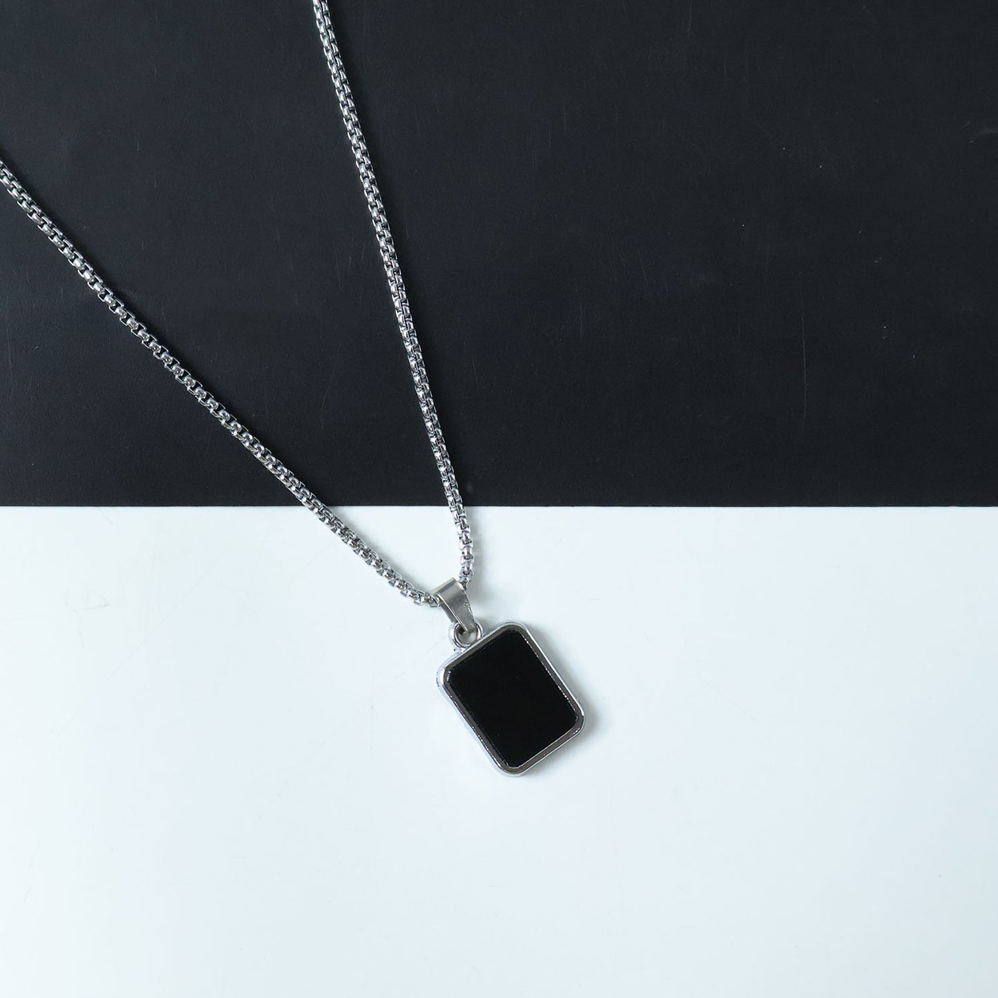 Premium men's pendant chain showcasing box chain links