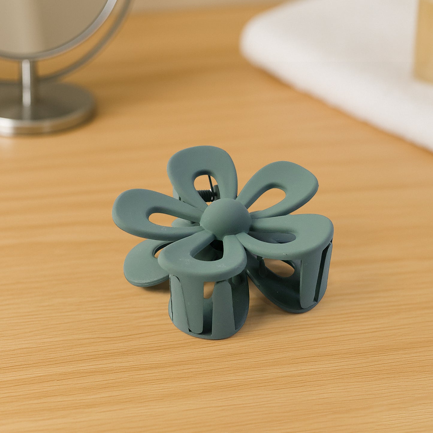 Flower Shaped Hair Claw Clip – 1 Pc