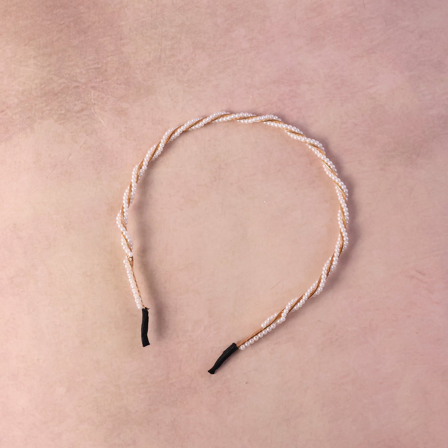 Pearl hairband with smooth finish