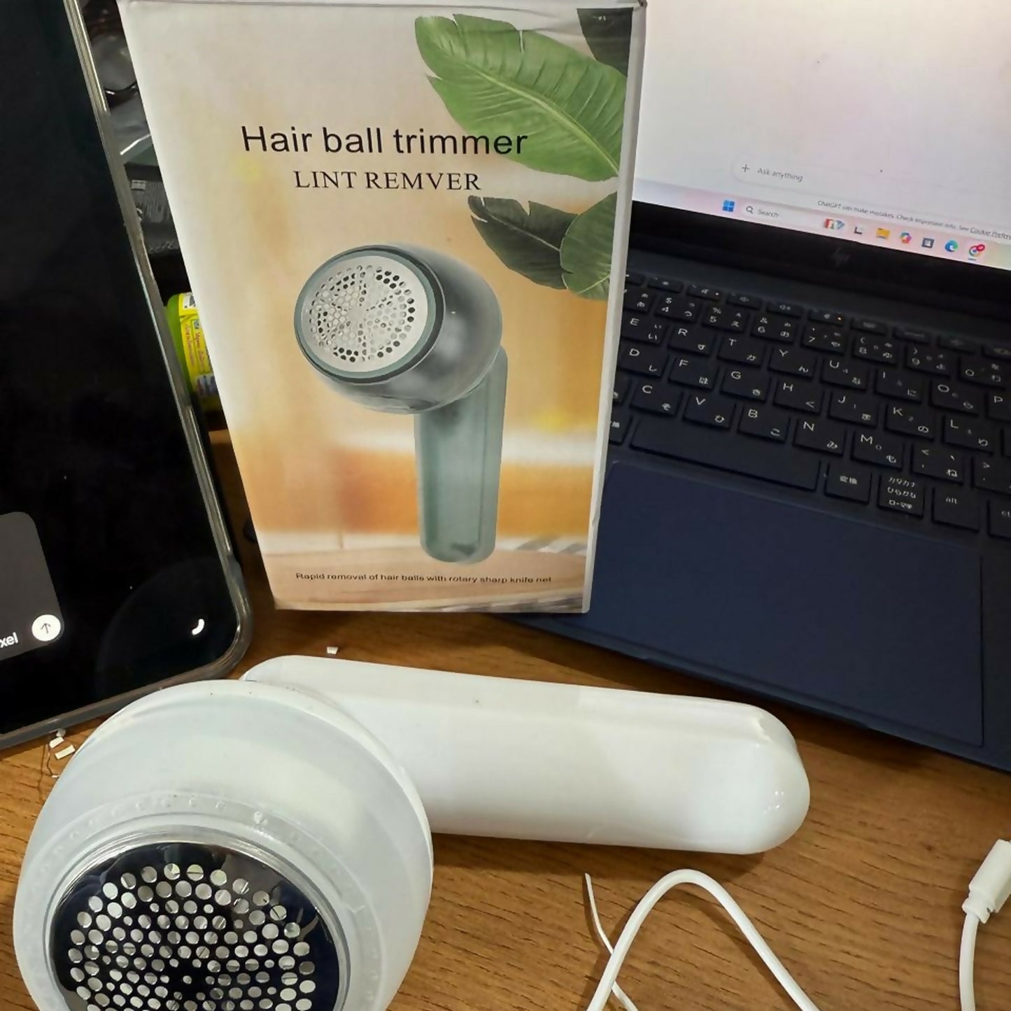 Portable Rechargeable Lint Remover Fabric Shaver for Clothes, Sweaters & Wool