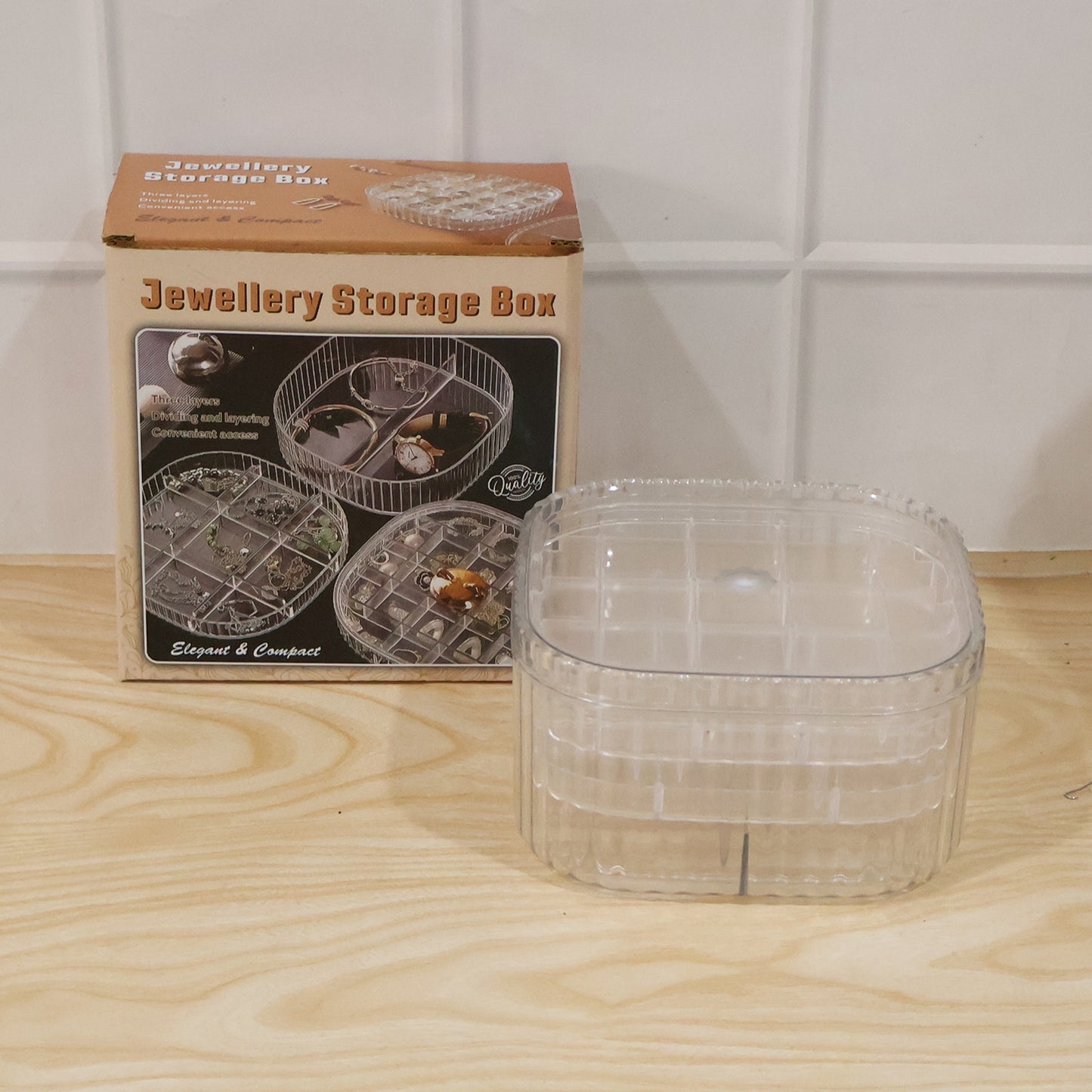 Travel-friendly jewellery organizer with transparent design