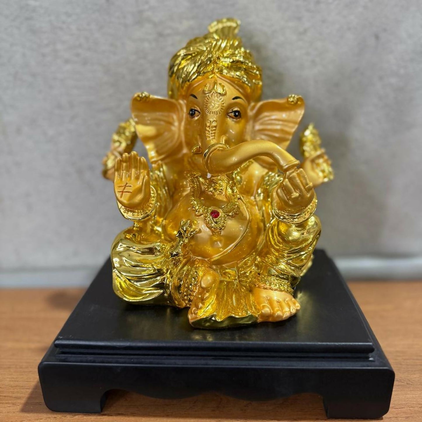 Premium Golden Ganesha Idol on Black Base | Decorative Lord Ganpati Statue for Home Mandir, Office Desk, Pooja Room, Diwali & Housewarming Gift | Vastu Showpiece for Wealth, Luck & Prosperity