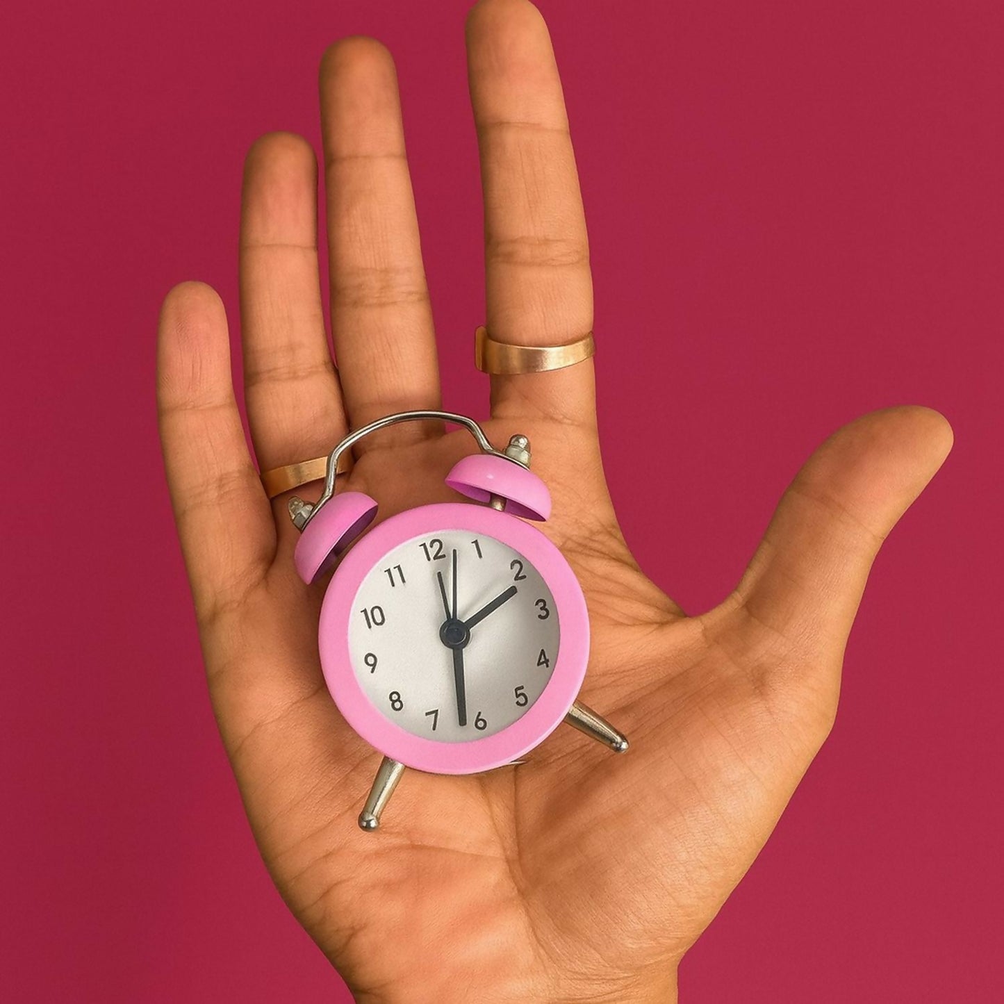 Mini Retro Twin Bell Alarm Clock for Bedroom & Study – Classic Loud Bell Table Clock with Night Light, Battery Operated Analog Quartz Desk Clock for Kids, Girls, Home & Office Decoration (Pink)