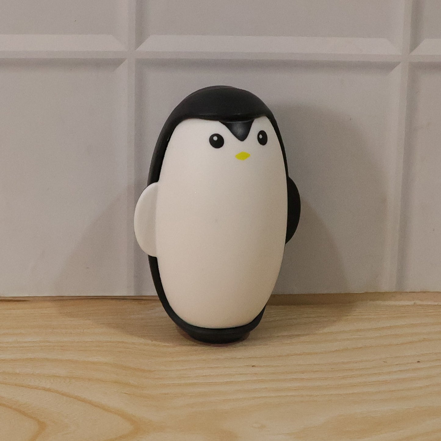 Penguin reusable lint roller product image