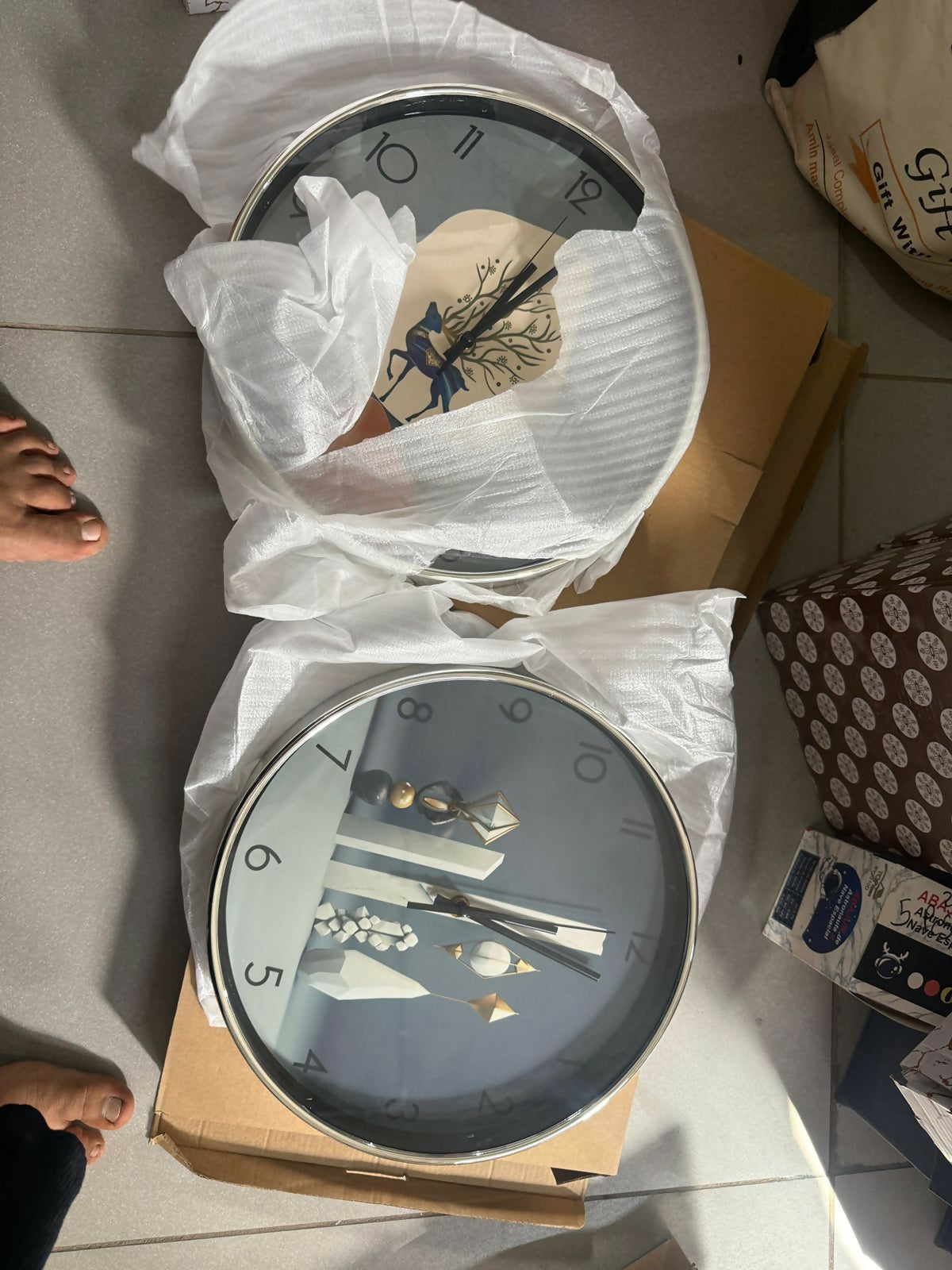 Modern Decorative Wall Clock with Geometric Art Design for Living Room