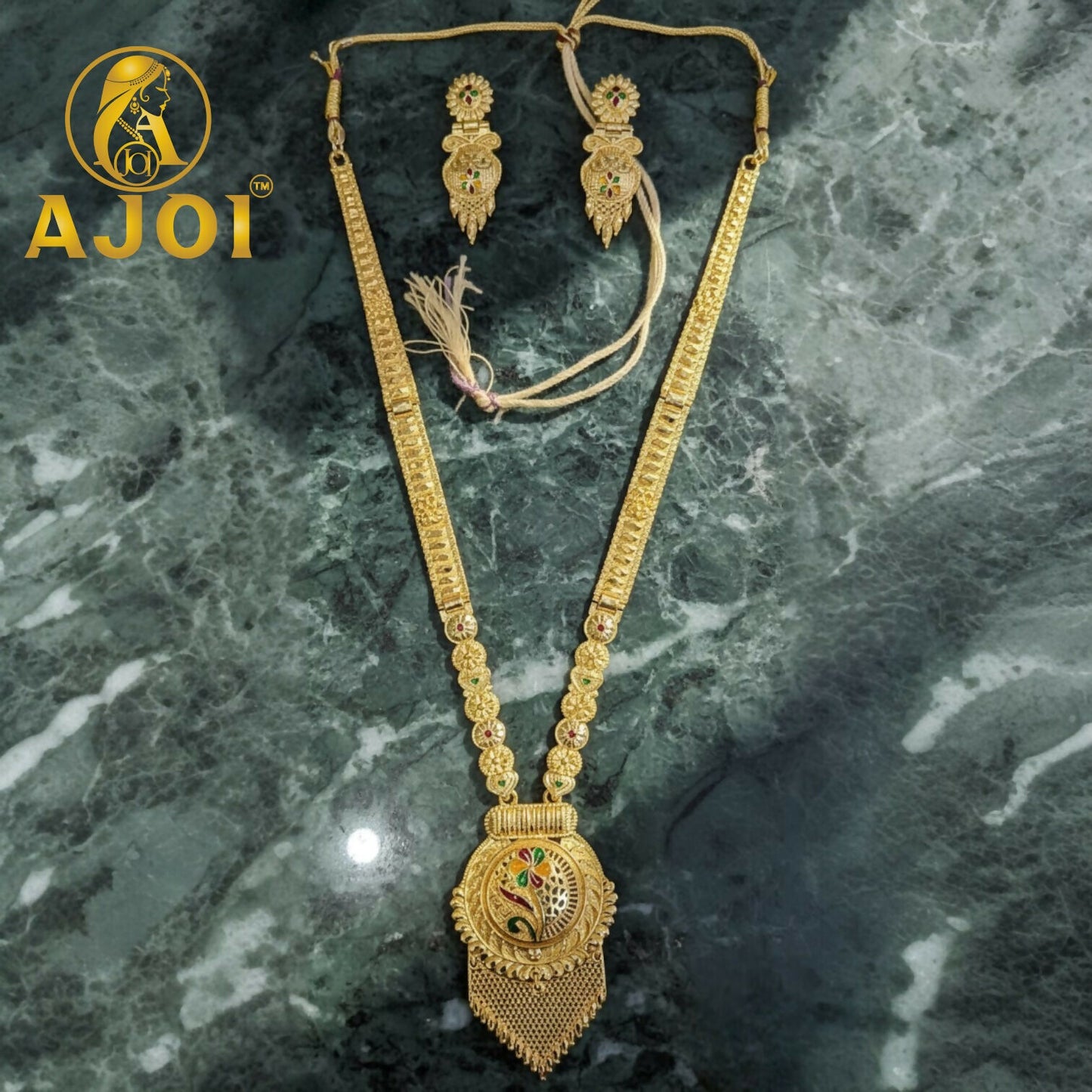 Elegant mesh tassel detail on Kundan Long Necklace Set adding movement and sophistication