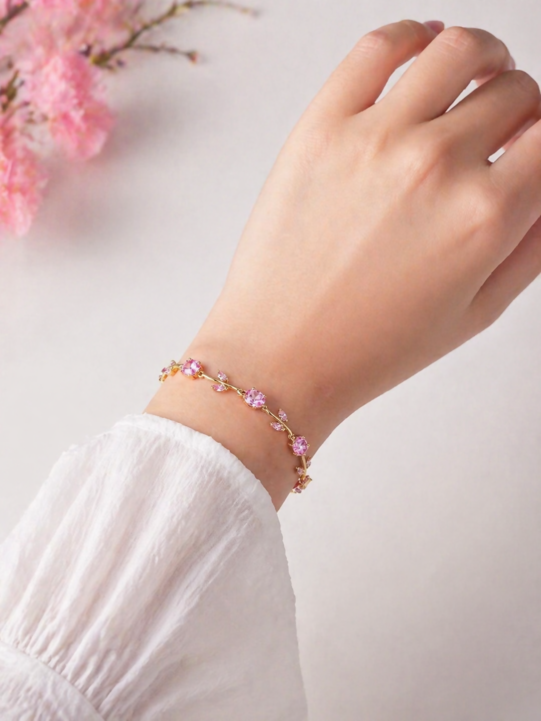 Elegant bracelet clasp detail