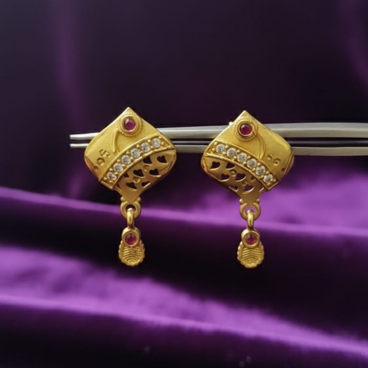 Elegant Gold Pendant and Earring Set Stylish Traditional Jewelry Set for Women