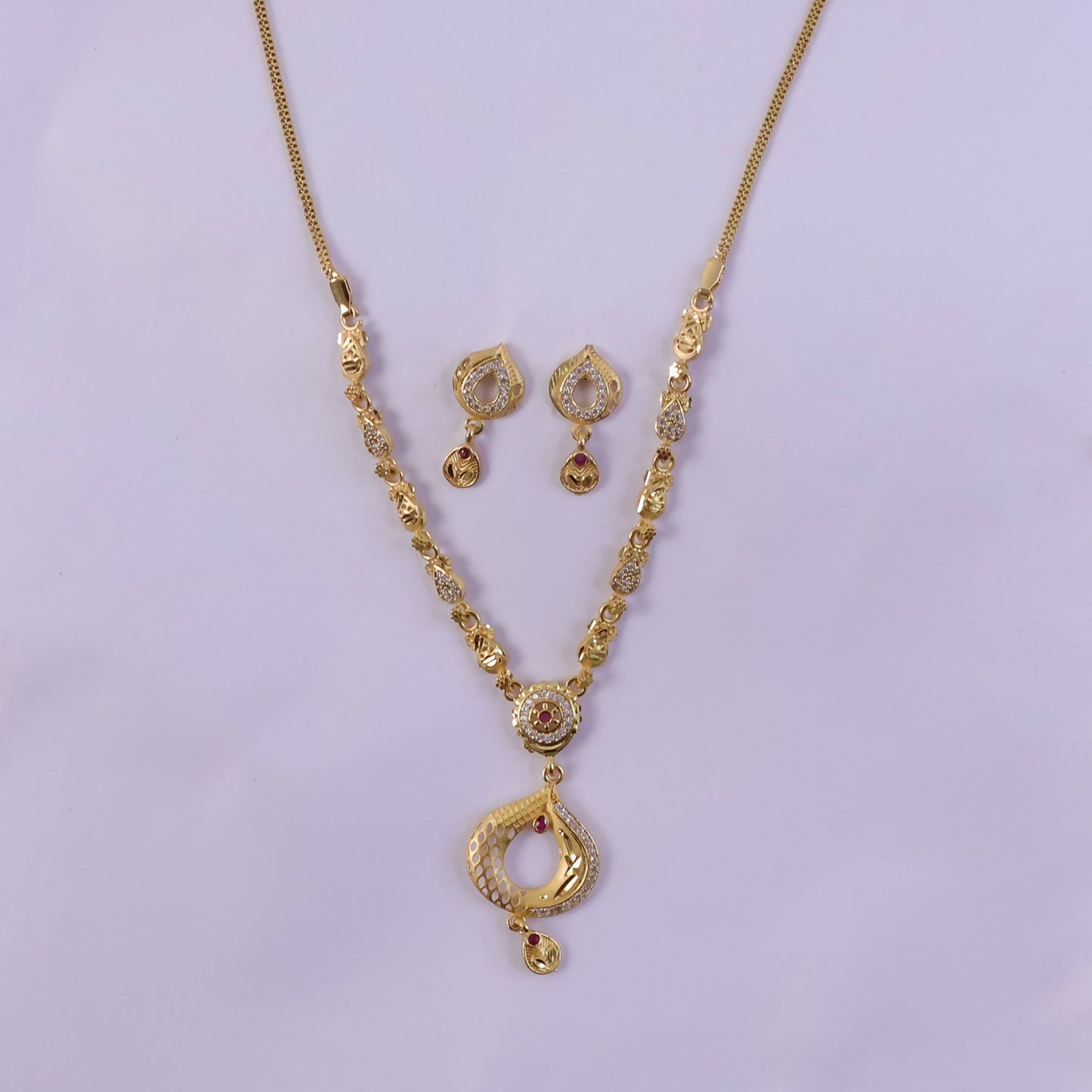 Elegant Gold-Tone Teardrop Pendant Necklace Set with Minimal Chain Design & Matching Earrings