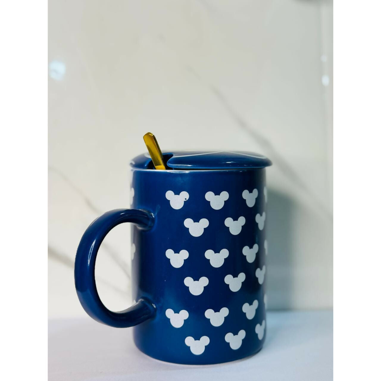 Large Ceramic Coffee Mug with Lid and Spoon – Modern Matte Finish Cup with Cute Character Pattern – Perfect for Tea, Coffee, Hot Chocolate, Milk – Ideal for Office, Home, Gifting & Daily Use