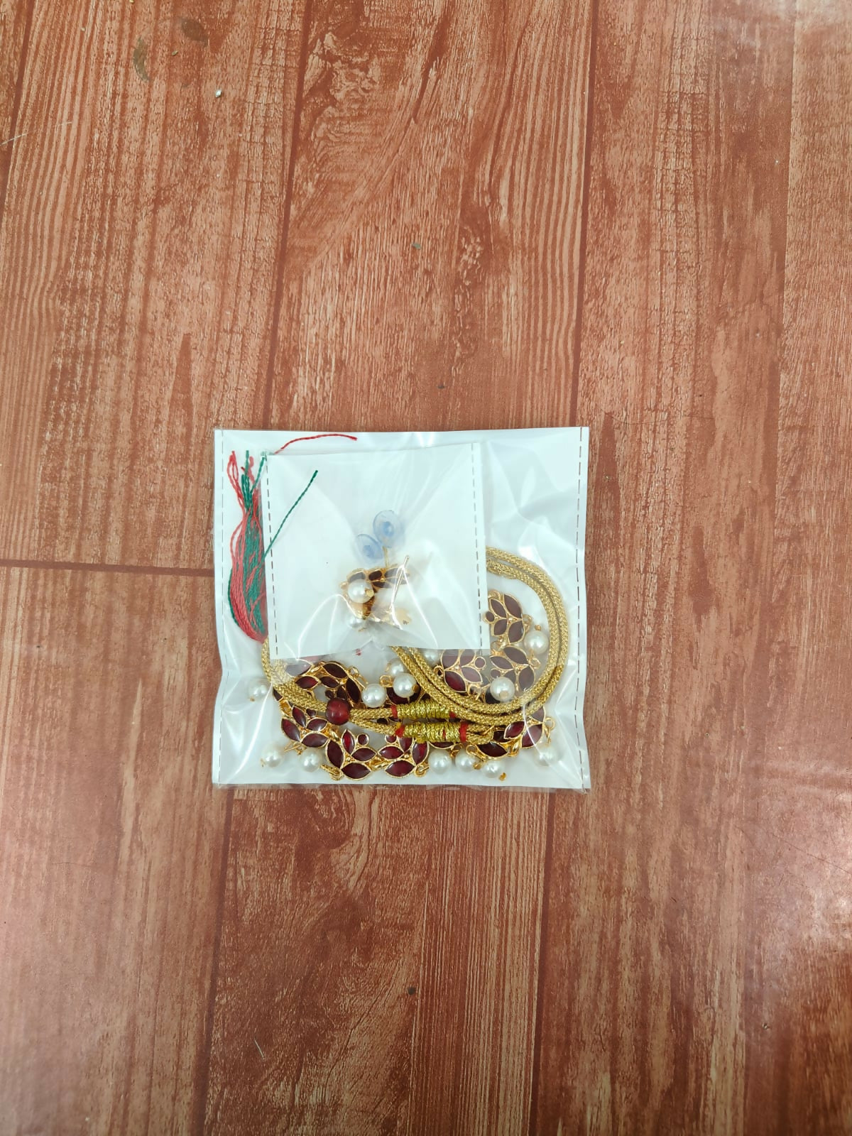 Elegant Gold-Tone Matte Leaf Motif Choker with Faux Pearls