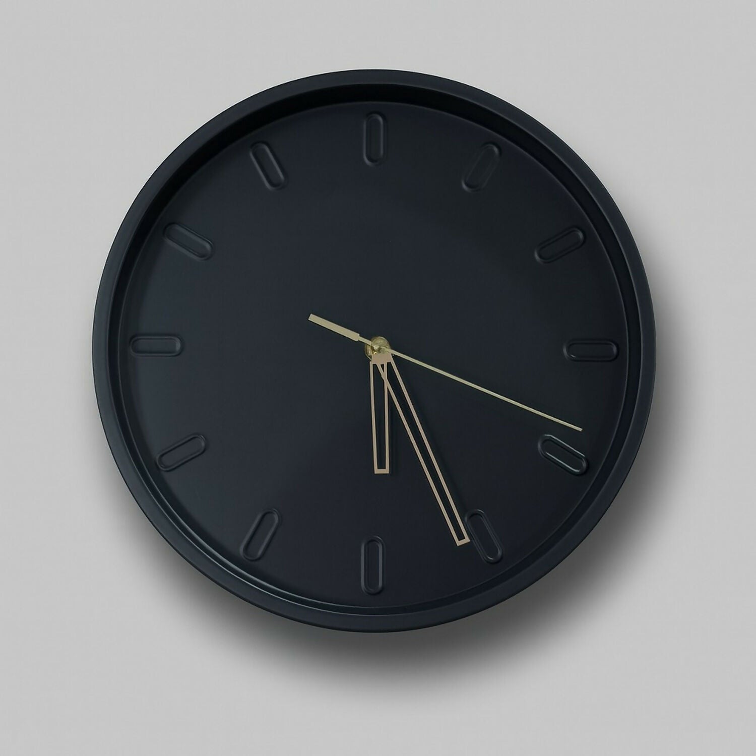 Minimalist Black Wall Clock with Silent Sweep Movement – Modern Round Decorative Wall Clock with Golden Hands, Battery Operated, Stylish Home & Office Wall Décor (12 Inch)