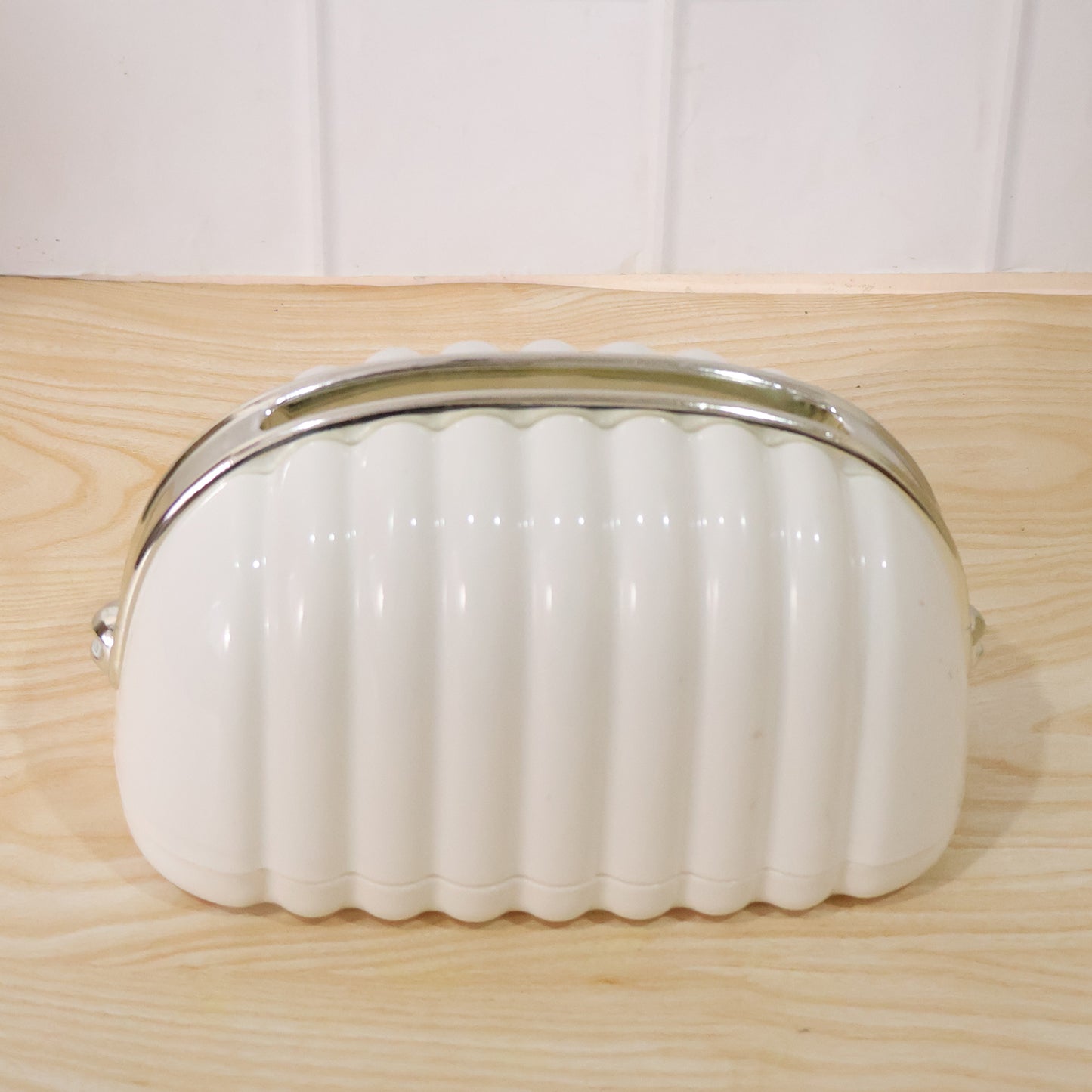 Shell Shape Tissue Dispenser with Pink Bow – Decorative Napkin Holder