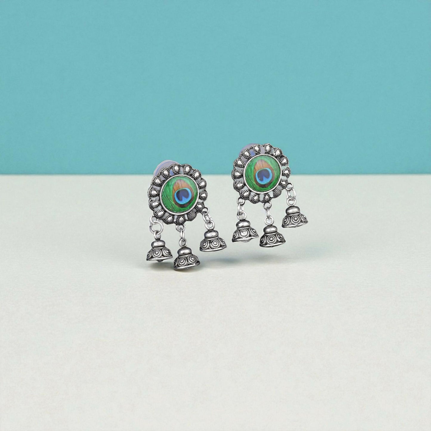 Bold Gold-Tone Black Stone Choker with Pearl Drops