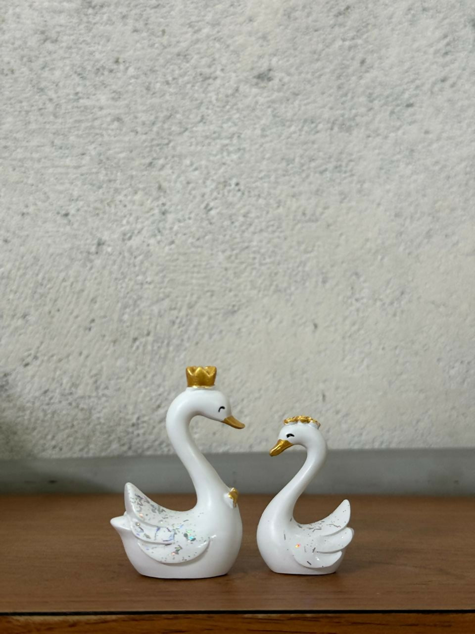 Royal White Swan Couple Love Showpiece – Romantic Home & Bedroom Decor Statue