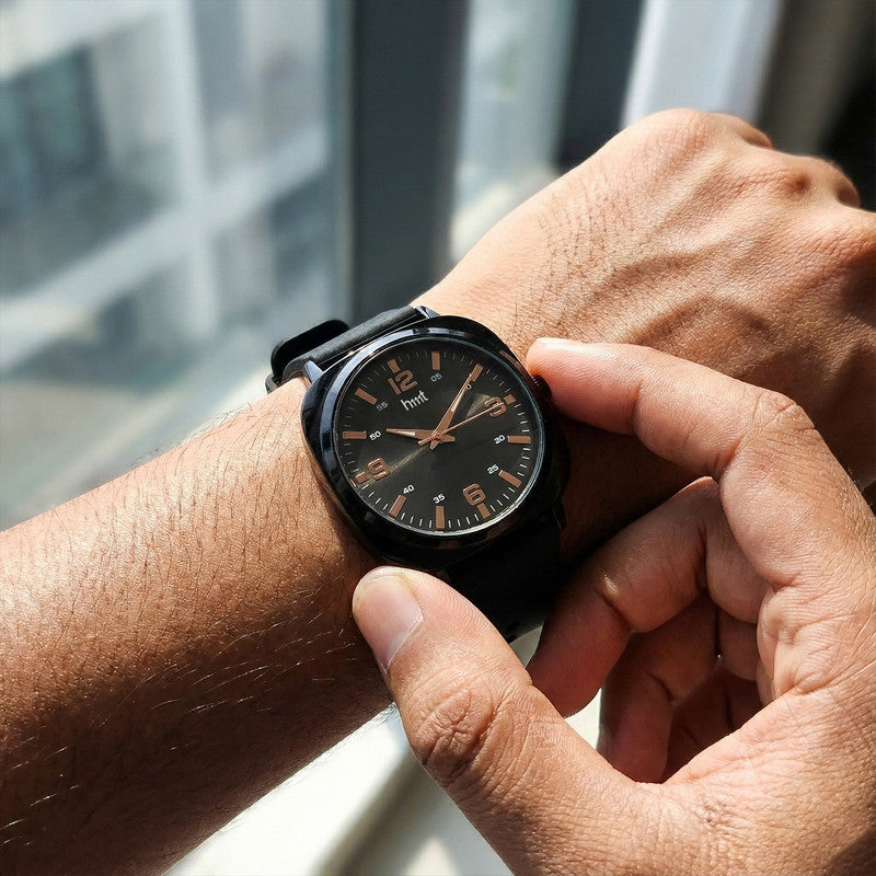 Classic Analog Wrist Watch with Black Dial and Black Silicone Strap for Daily & Casual Wear