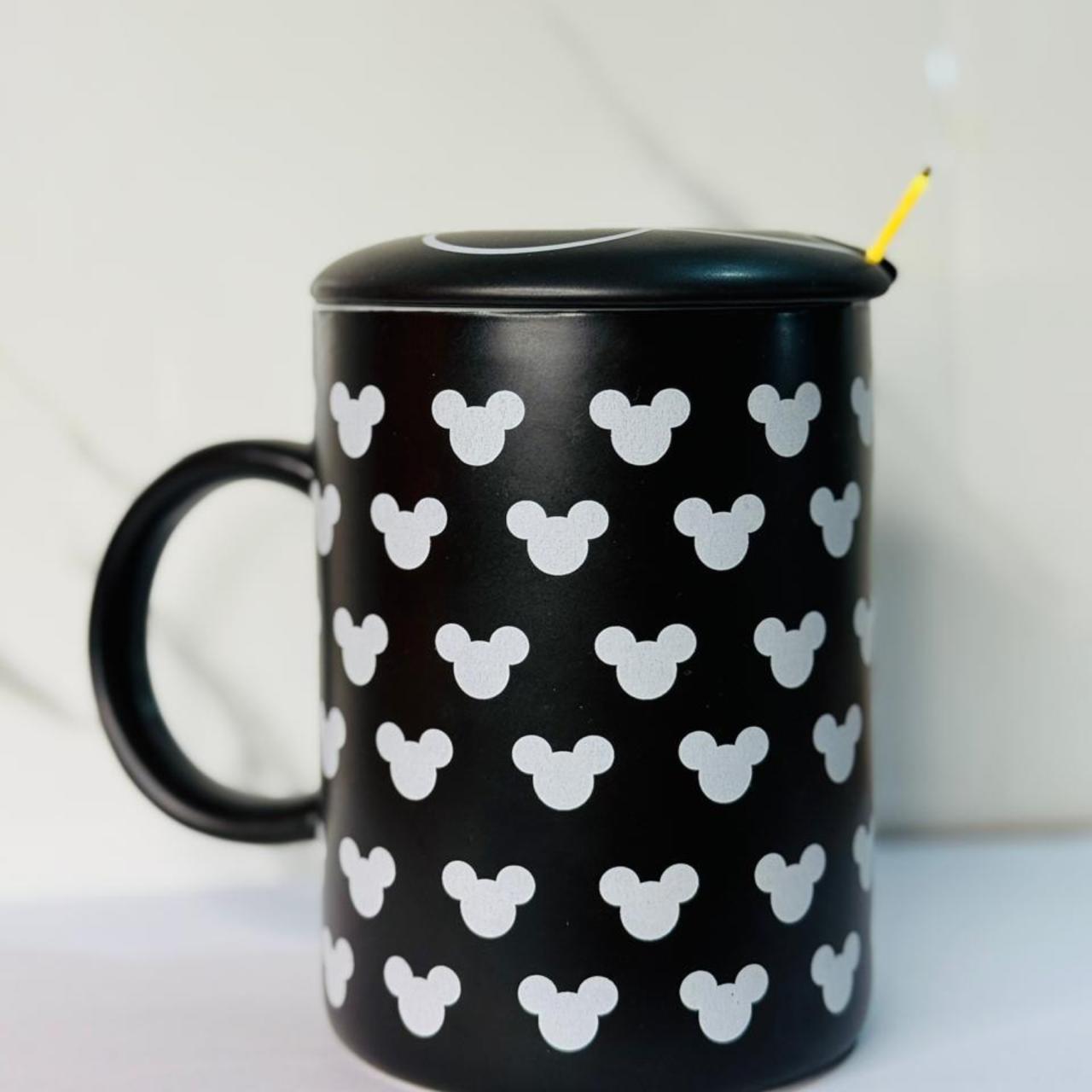 Large Ceramic Coffee Mug with Lid and Spoon – Modern Matte Finish Cup with Cute Character Pattern – Perfect for Tea, Coffee, Hot Chocolate, Milk – Ideal for Office, Home, Gifting & Daily Use