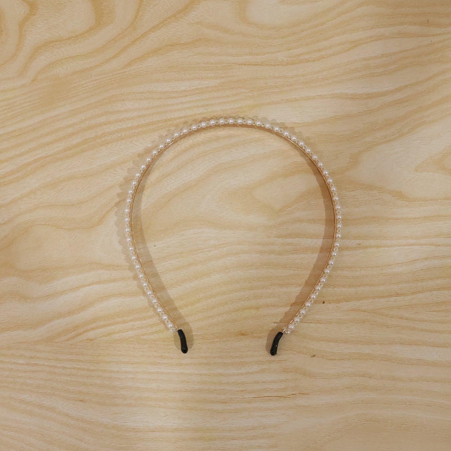 Elegant Lightweight Pearl Hairband for Women – Stylish & Comfortable