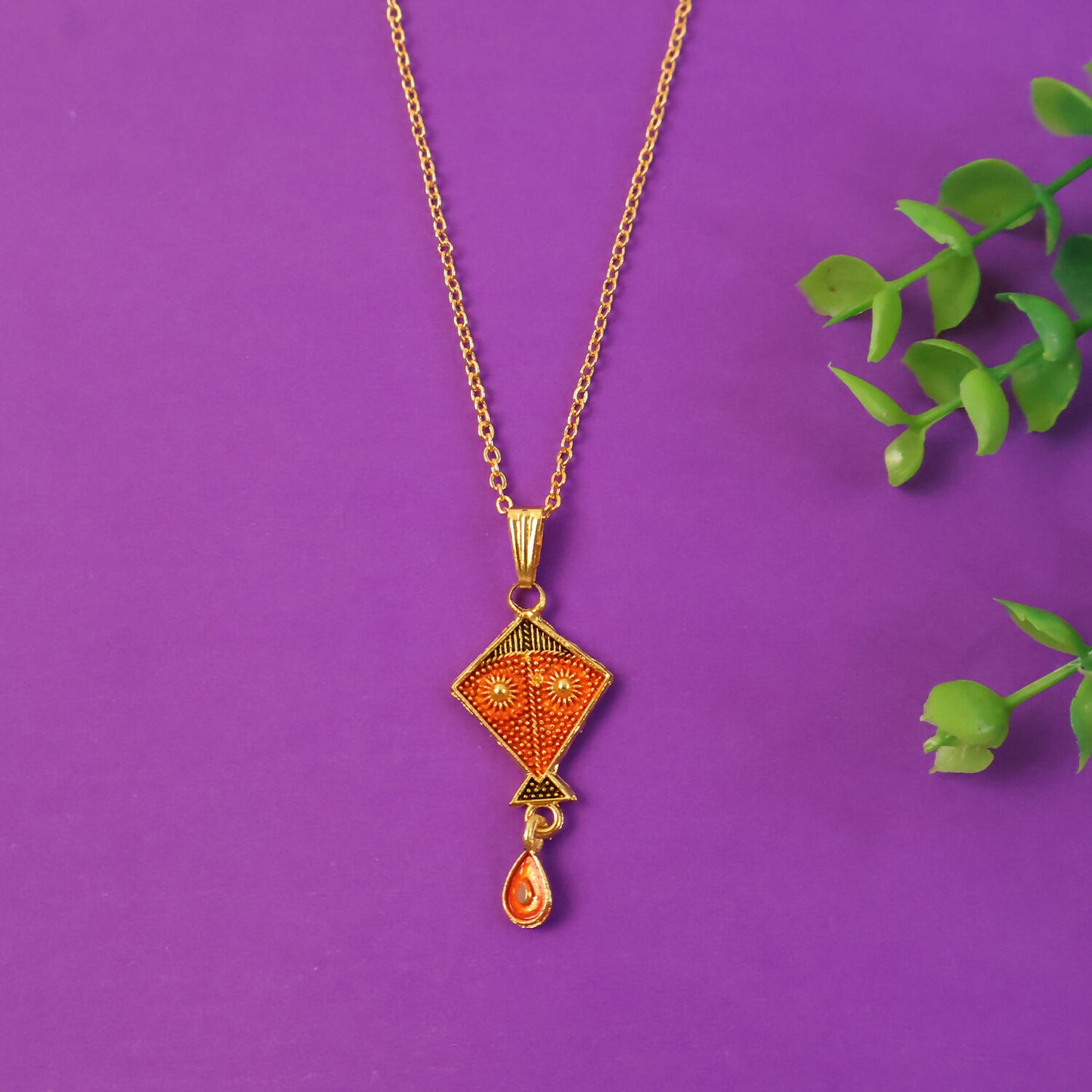 Traditional Kite Shape Pendant Necklace with Chain for Women