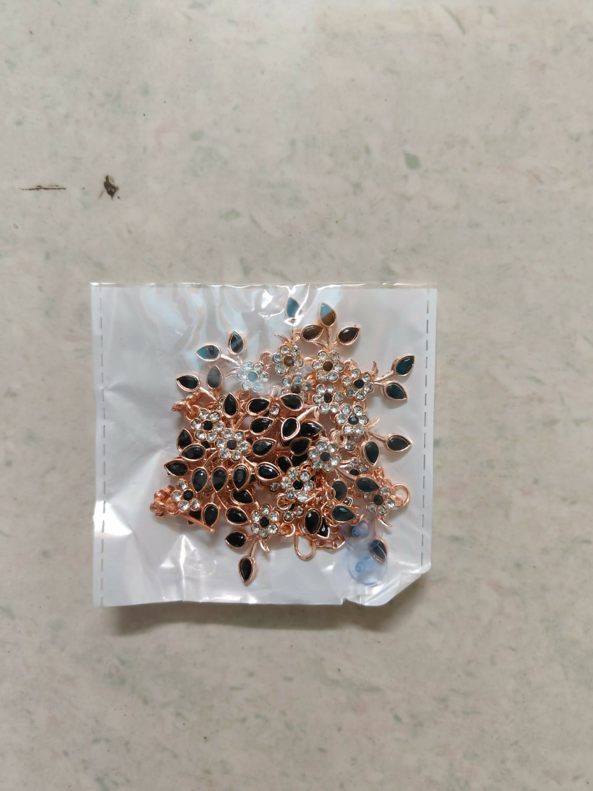 Chic Rose Gold-Toned Floral & Black Leaf Necklace Set