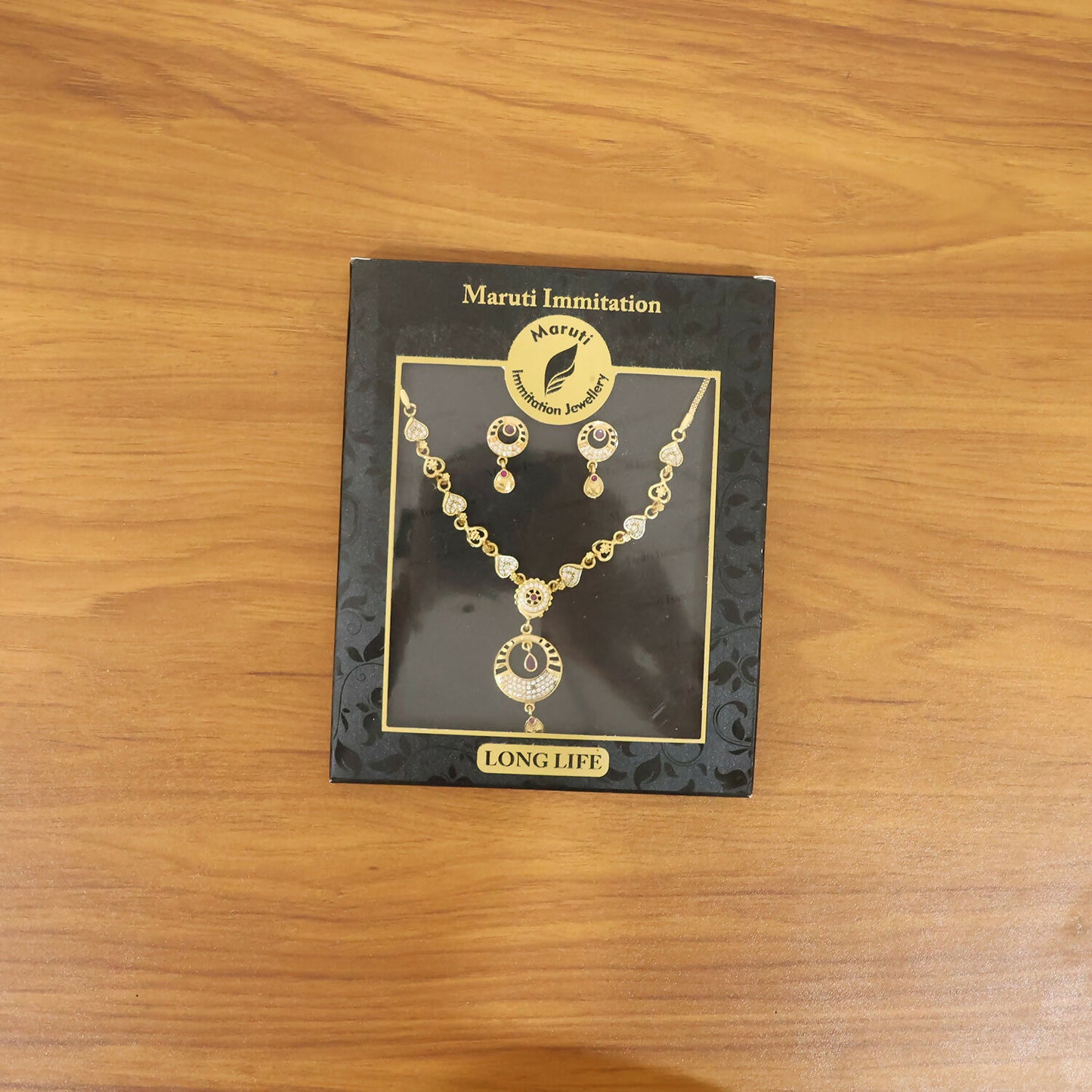 Vintage Royal Inspired Necklace Set with Traditional Statement Design