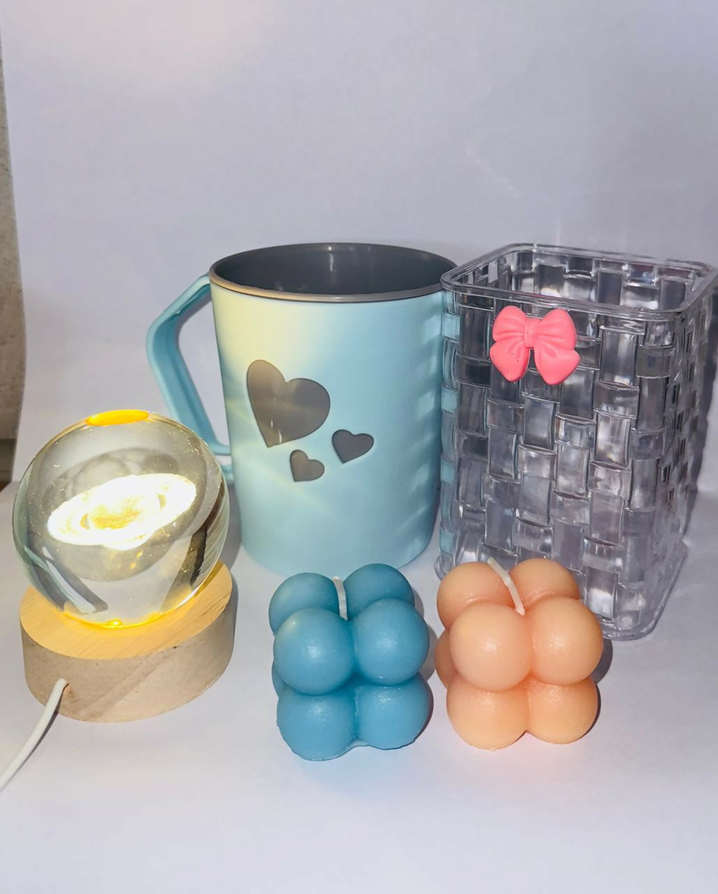 Premium Home & Office Decor Combo – 2 Bubble Candles, 1 Heart-Print Cup, 1 Transparent Pen Stand & 1 Saturn Revolving LED Lamp | Stylish Gift Set for Desk, Bedroom, Study Table & Gifting