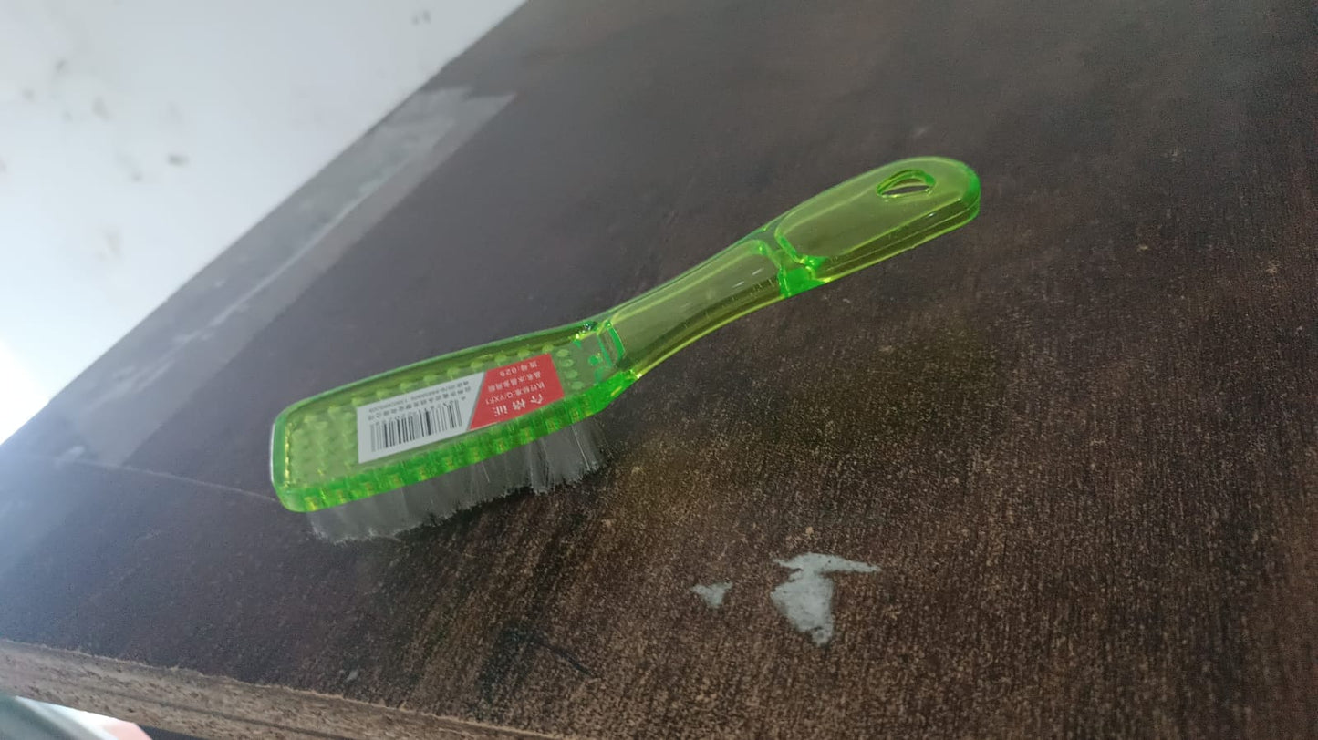 Durable scrubbing brush for household use