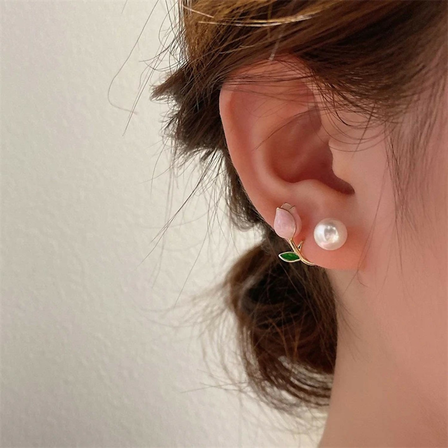 Dainty Enamel Tulip & Round Pearl Korean Style Earrings – Chic Nature-Inspired Jewelry