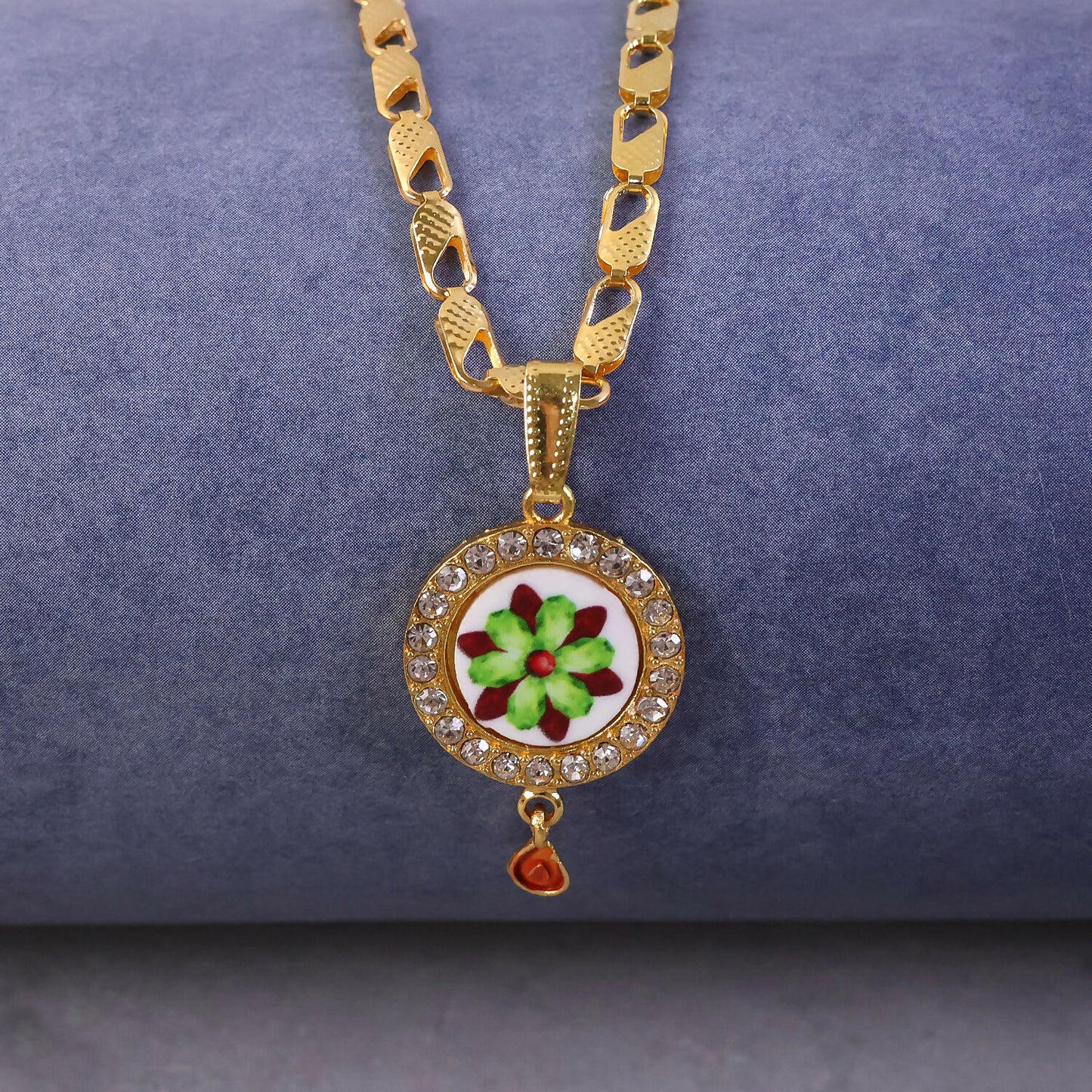 Elegant Gold Plated Pendant Necklace with Floral Design
