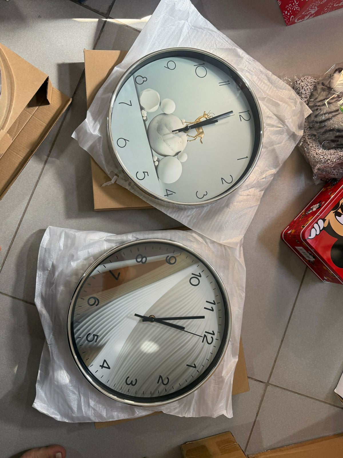 Modern Decorative Wall Clock with Geometric Art Design for Living Room