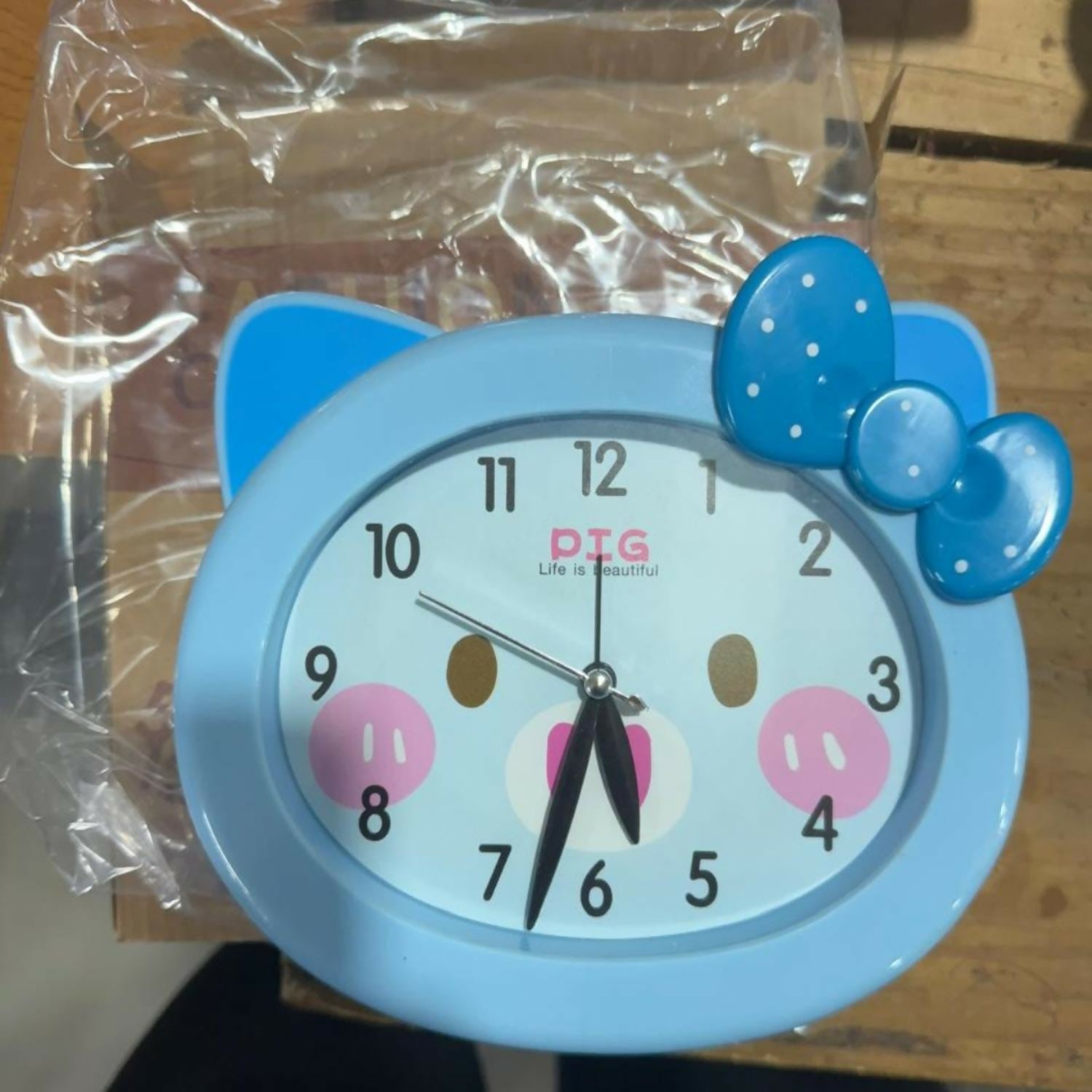 Cute Blue Cartoon Table Clock with Bow Design for Kids | Silent Non-Ticking Quartz Analog Clock for Bedroom, Study Table & Home Decor | Adorable Piggy Face Design with Easy-to-Read Numbers – Perfect for Boys & Girls