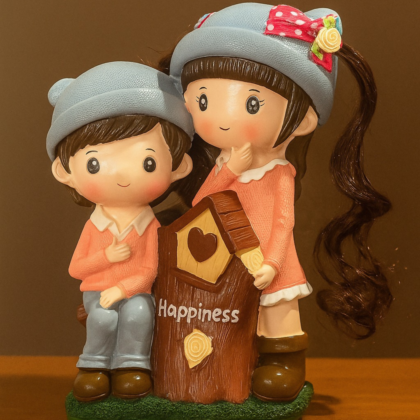 Cute Couple Happiness Piggy Bank – Adorable Boy & Girl Coin Bank Figurine with Realistic Hair and Heart House Design – Premium Resin Money Saver Box for Kids, Home Decoration & Gift Item