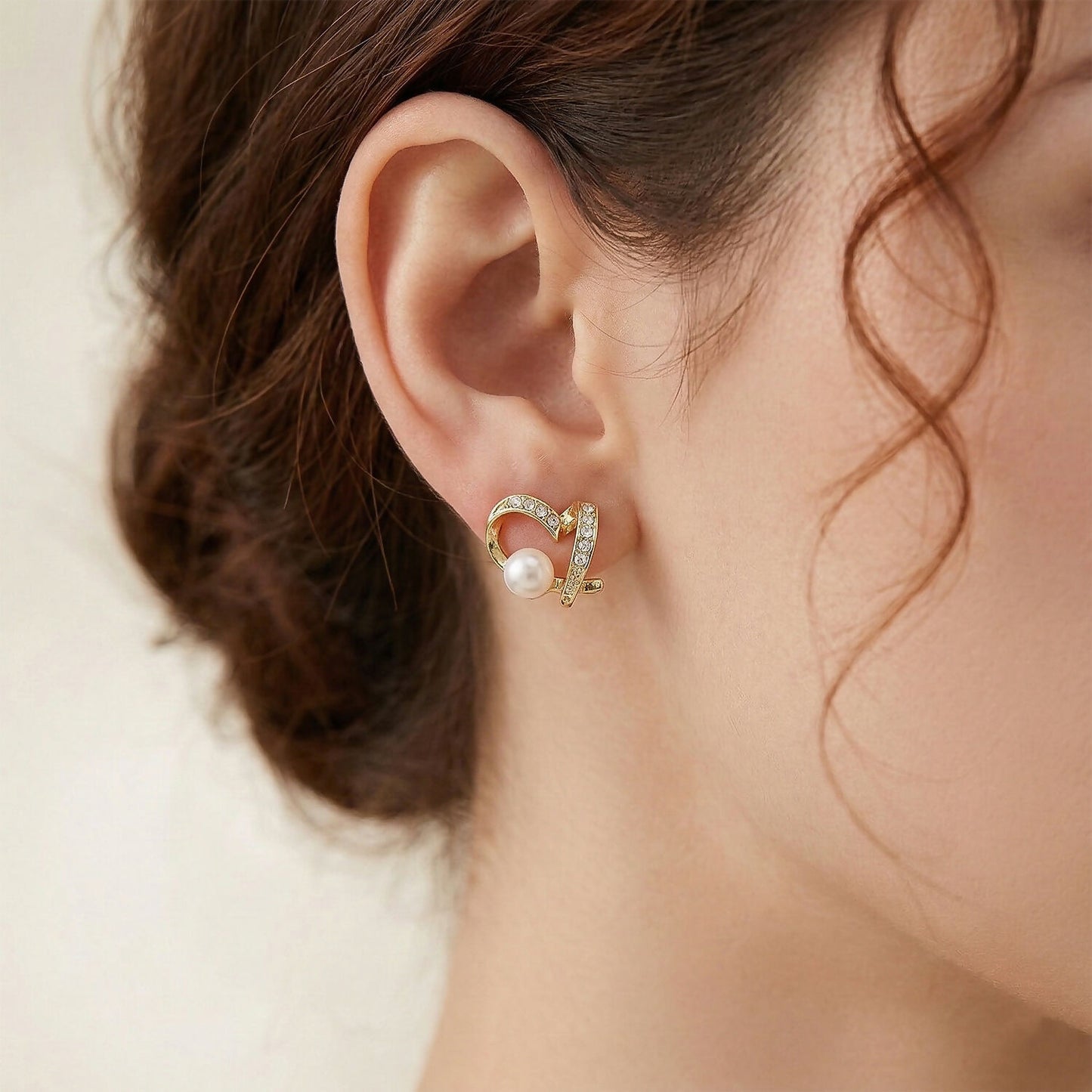 Elegant Pearl & Crystal Heart Design Stud Earrings for Women