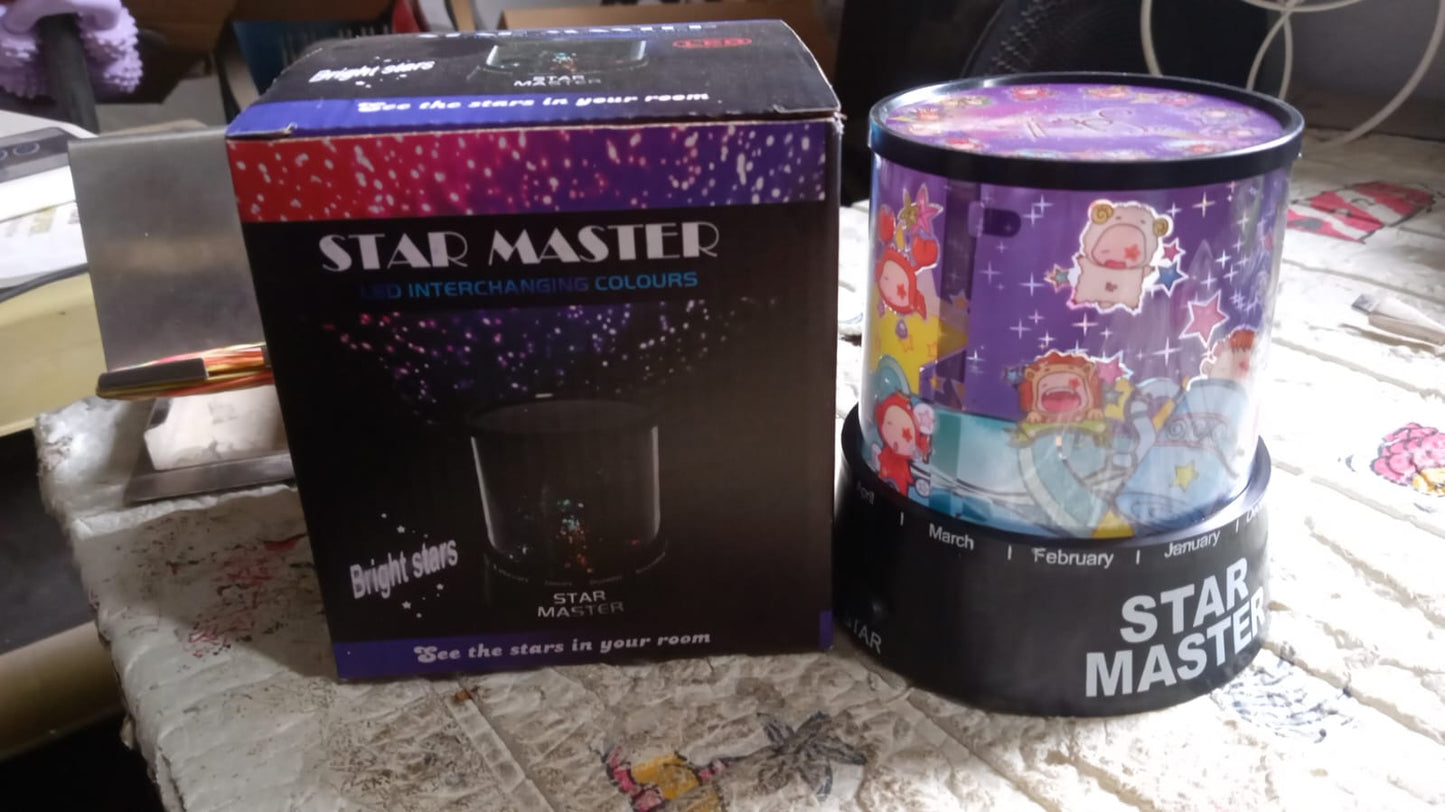 एलईडी प्रोजेक्टर नाइट लाइट अद्भुत लैंप, 3 बैटरी संचालित लैंप, संगीत समारोह के साथ रोटेशन, बच्चों के बेडरूम के लिए मास्टर होम सजावट रात रोमांटिक उपहार (बैटरी शामिल नहीं / 1 पीसी)