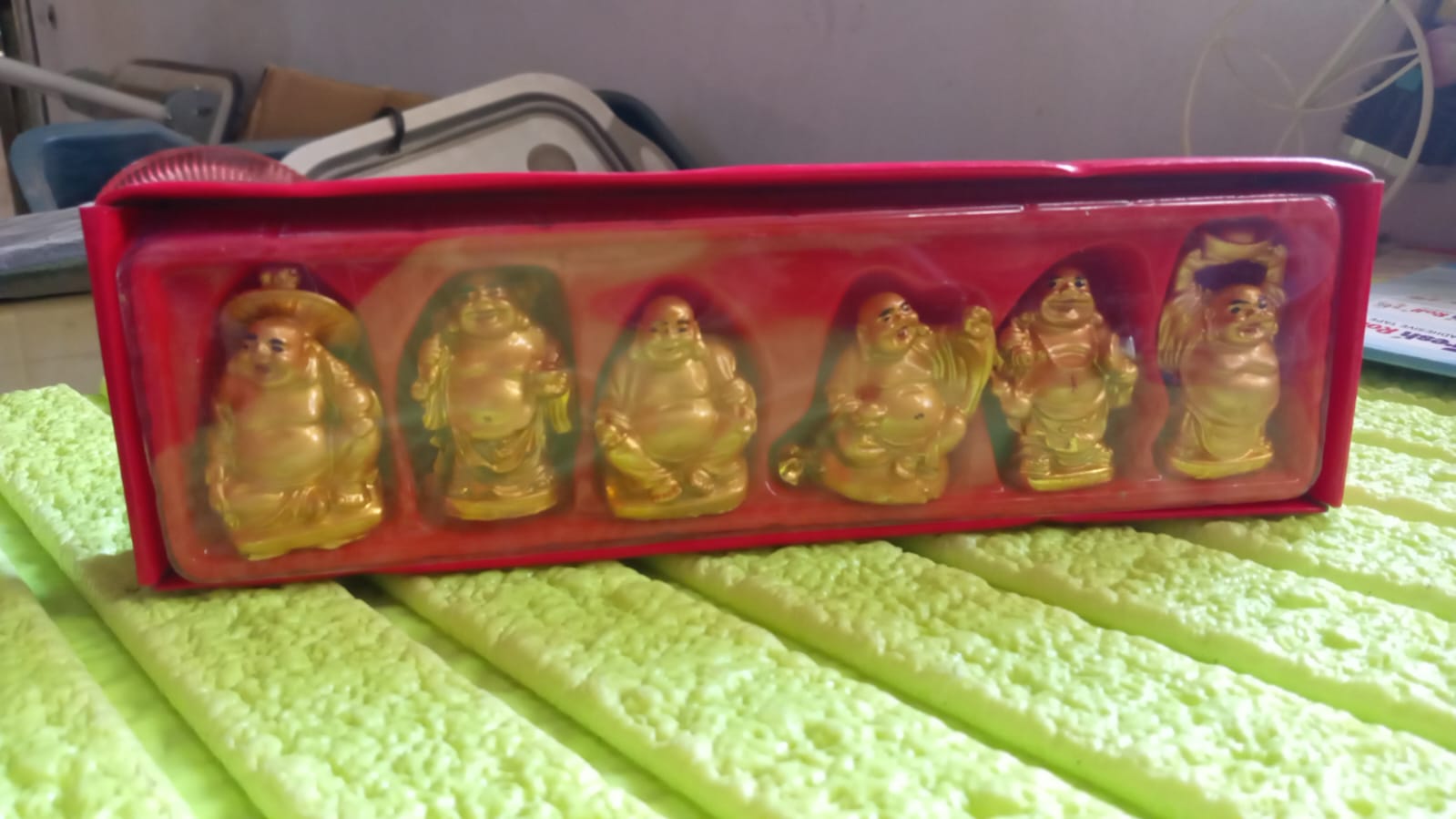 खुशी, धन और सौभाग्य के लिए छह पीस प्रतिमा का गोल्डन लाफिंग बुद्धा सेट धन और सफलता के लिए सजावट (6 पीस सेट)