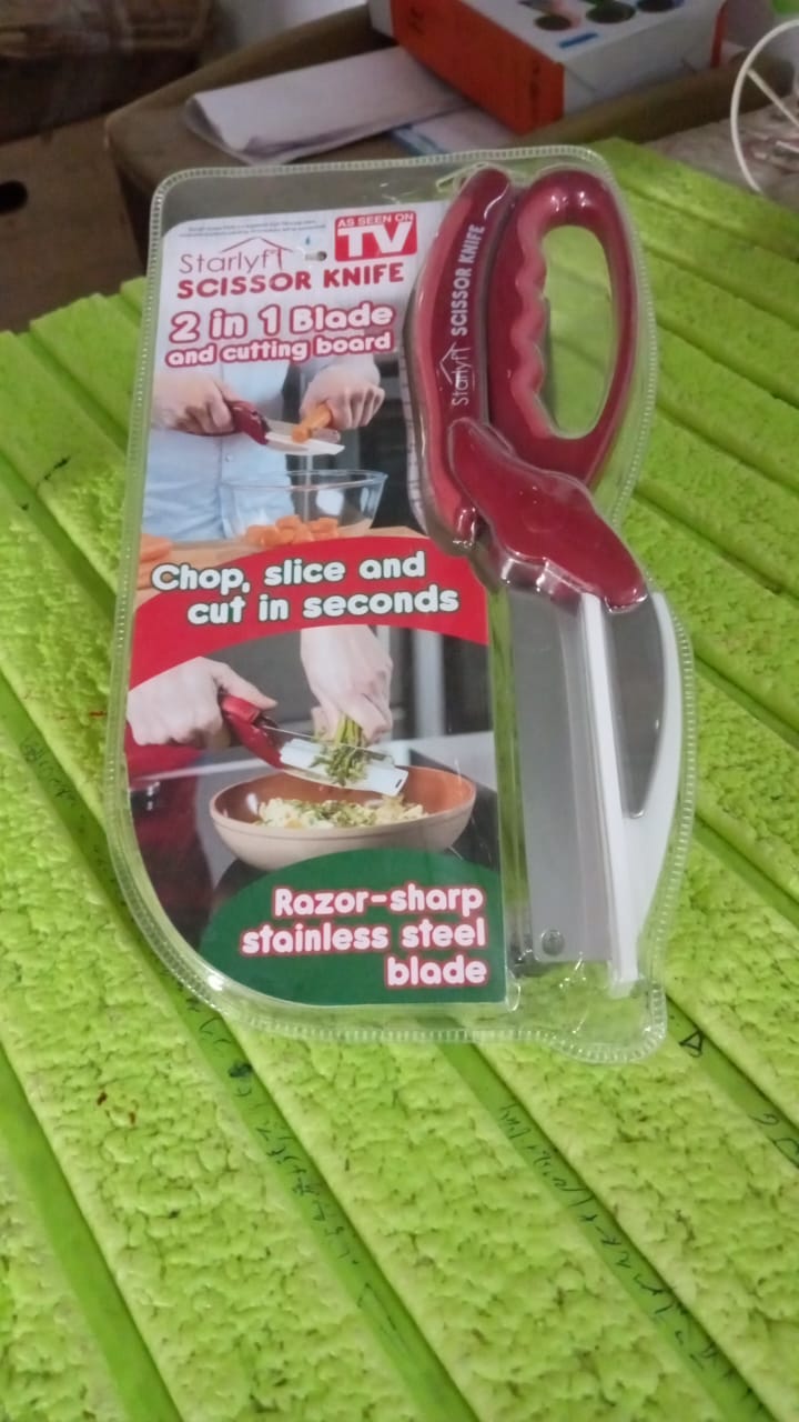 2-in-1 Kitchen Scissor with Stainless Steel Blades & Mini Chopping Board