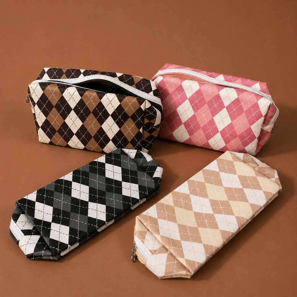 Durable zipper closure of cosmetic organizer pouch