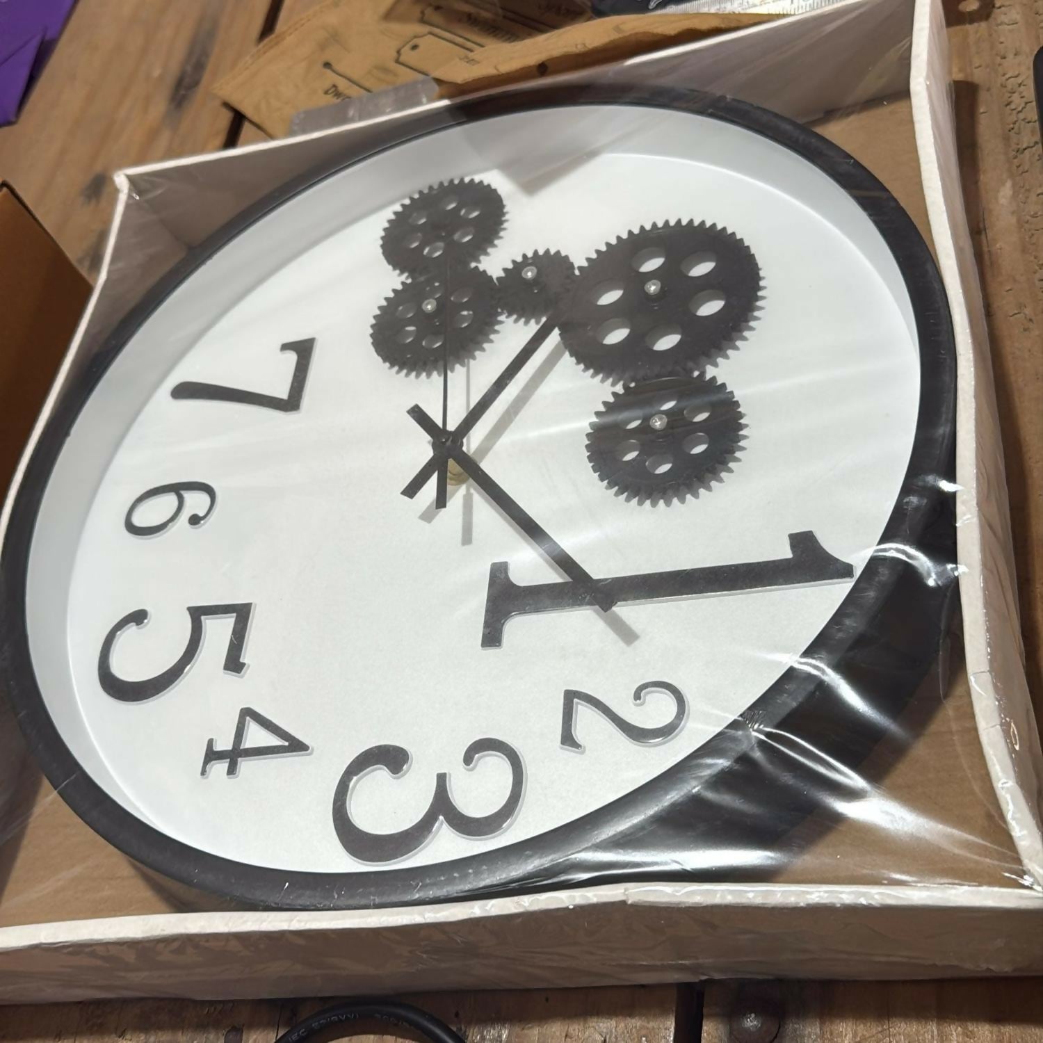 Modern Black & White Gear Design Wall Clock – 35 cm Large Decorative Round Analog Clock with Silent Quartz Movement, Stylish Number Pattern – Living Room, Bedroom & Office Wall Décor