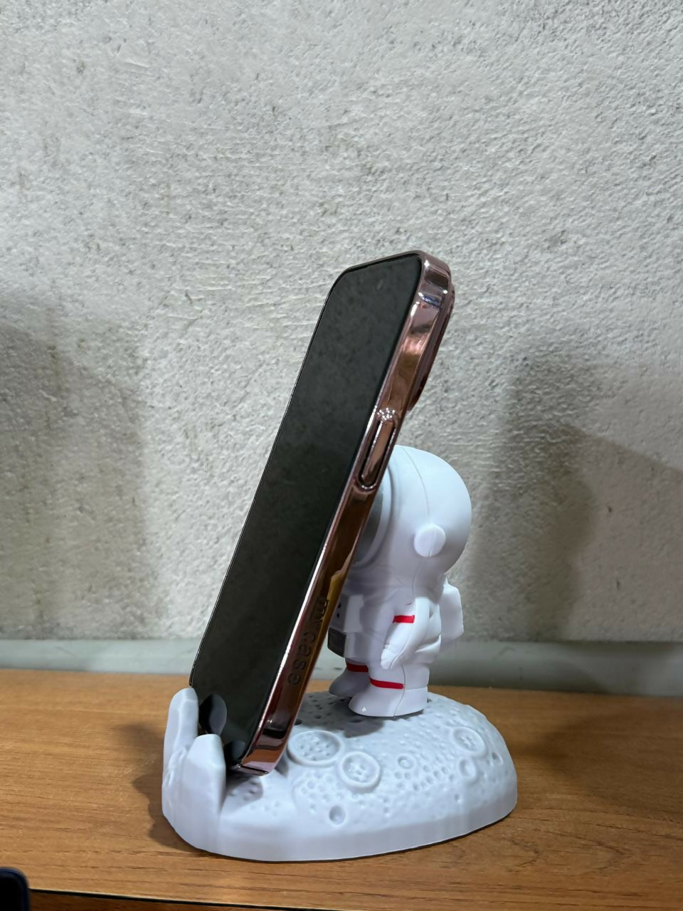 Astronaut Mobile Phone Stand for Desk | Cute Moon Base Smartphone Holder(HAND UP)