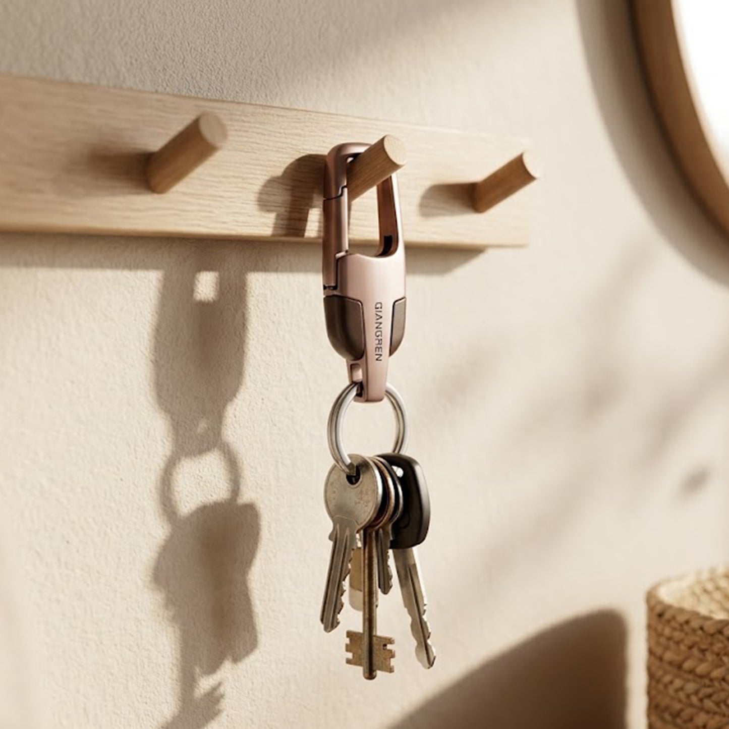Premium Metal Key Holder with Secure and Stylish Keychain (1 Pc)