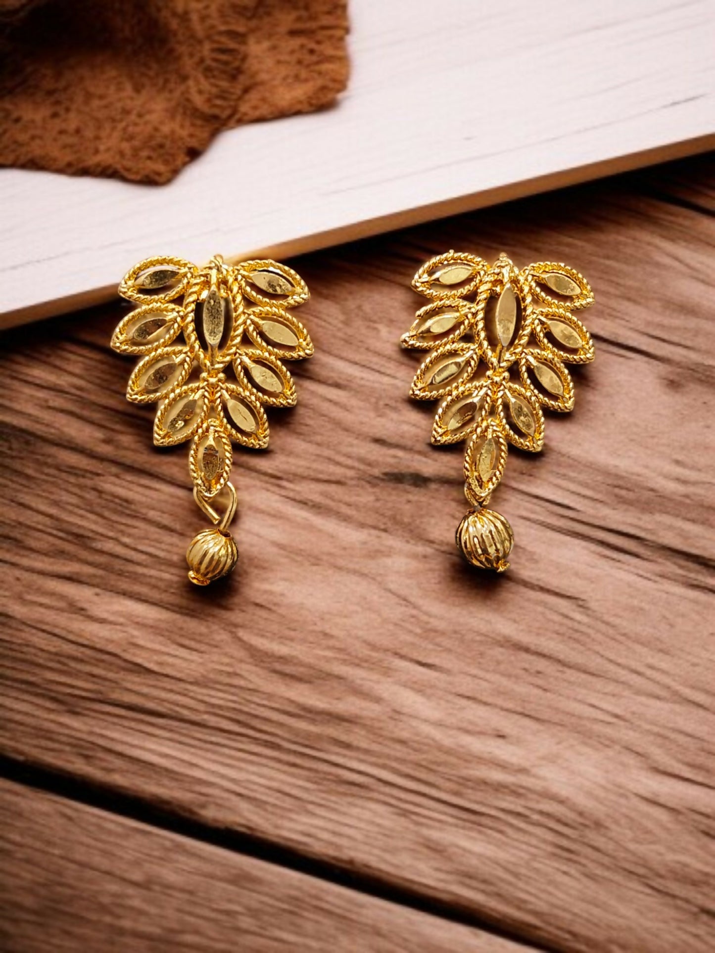 Designer Gold-Plated Filigree Necklace & Earrings Set